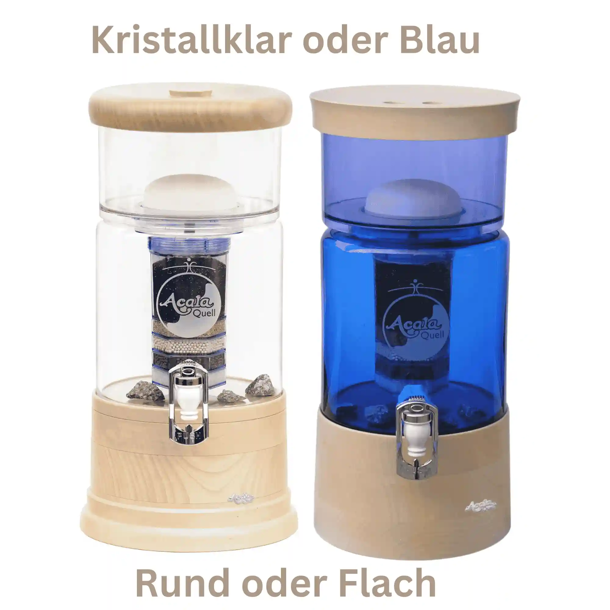 2 AcalaQuell Standwasserfilter, einer mit blauem Glas und einer mit kristallklaren Glas. Beide auf einem Holzsockel aus Ahorn und mit einem Holzdeckel.