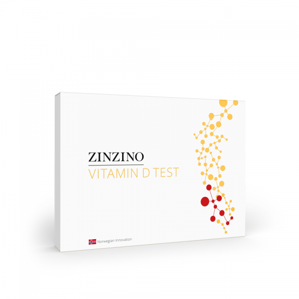 Zu sehen ist ein flacher Karton. Das Bild zeigt den Vitamin D Test von Zinzino. Dieser Test ist ein vertraulicher, im Labor analysierter Trockenblutspottest, der den aktuellen Status zeigt und dabei hilft, den Ernährungsbedarf von Vitamin D anzupassen.