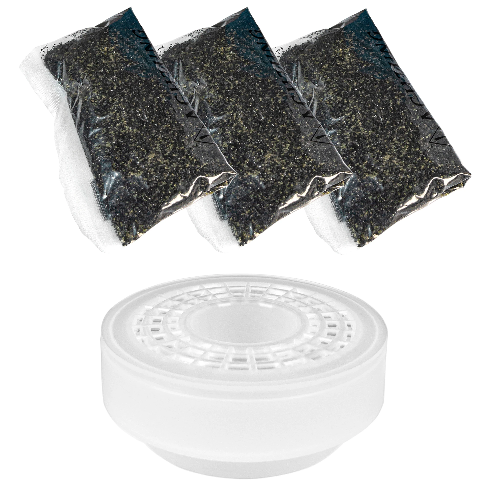 3 durchsichtige Beutel mit schwarzem Kalkfilter Granulat für die Acala Stand Wasserfilter. Darunter eine weiß-transparente Kunststoff Dose.