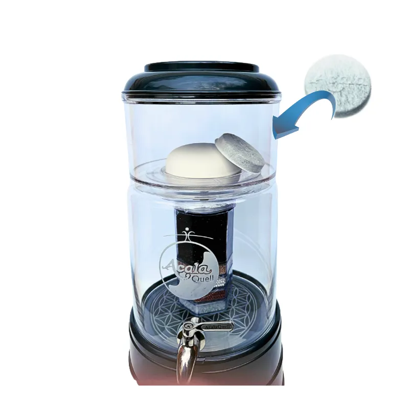 Nahaufnahme von oberem Tank mit Keramikfilter und Pad