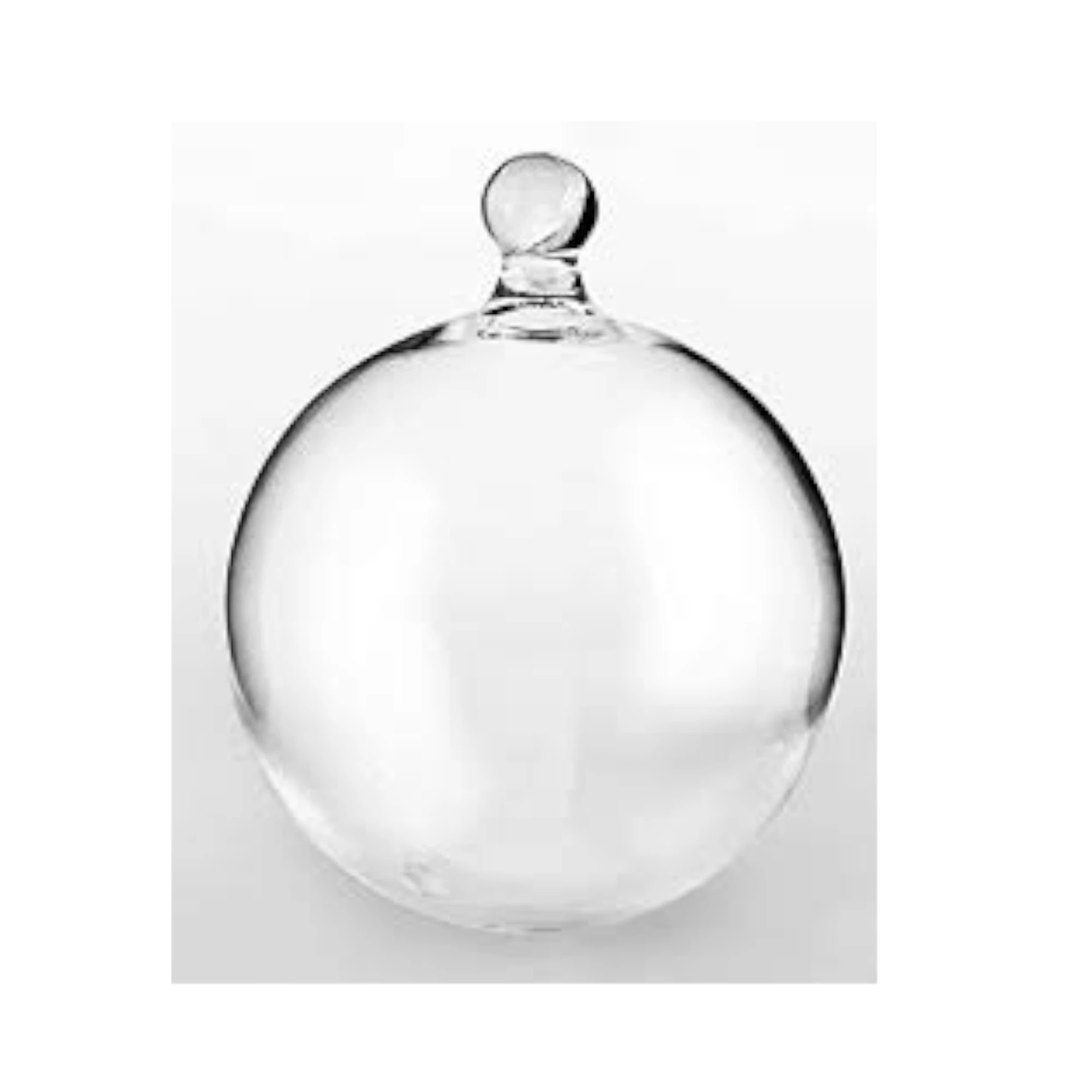 Zu sehen ist der Glas Deckel für die Alladin Glas Karaffe von Acala vor weißem Hintergrund in Großaufnahme. Es ist ein runder, kugelförmiger Deckel mit einer kleinen Glas Kugel als Griff oben drauf.