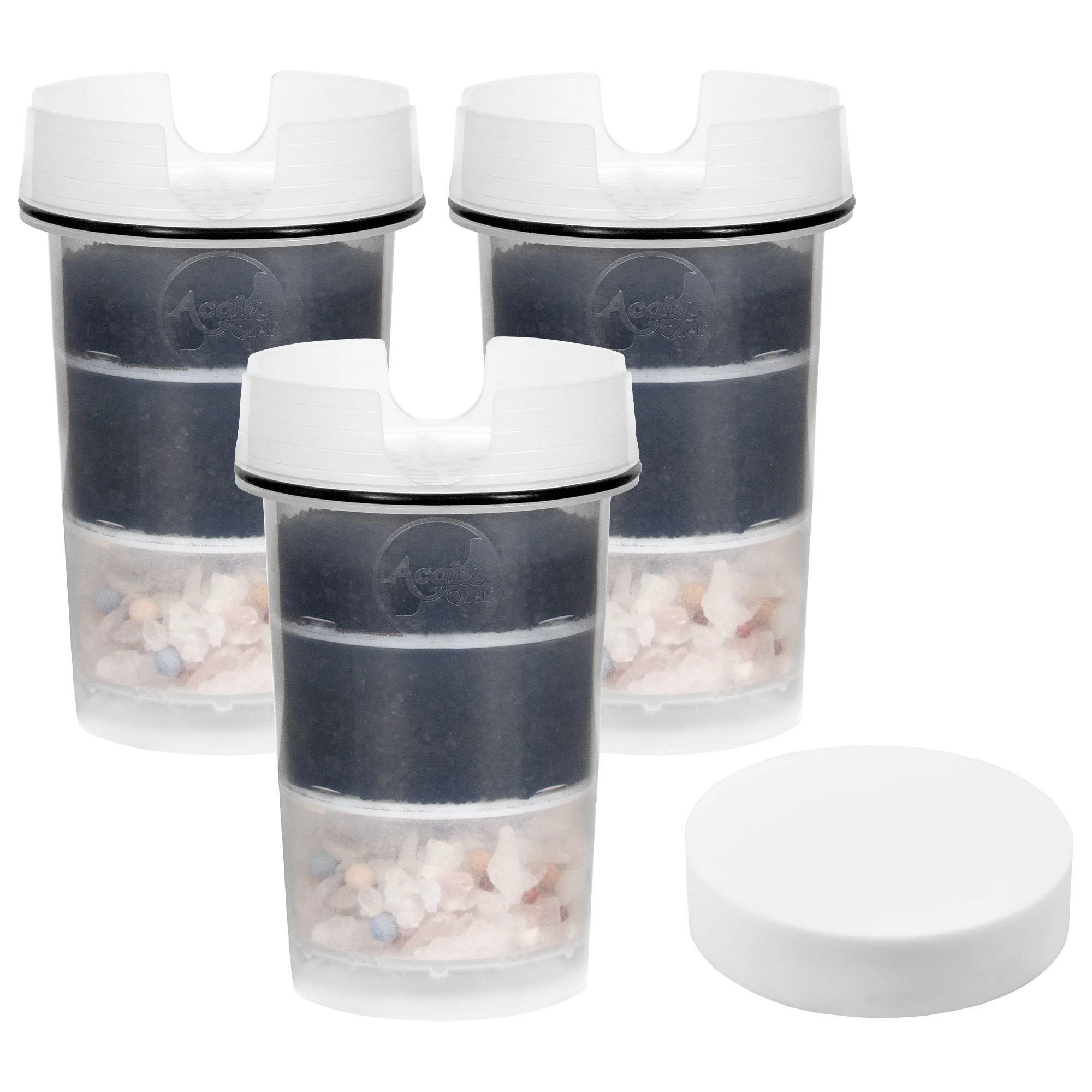 1/2 Jahr Dreifill Kartusche|AcalaQuell® Wasserfilter-Kanne Drei Dreifill Filterkartuschen für AcalaQuell Kannenwasserfilter ONE, Swing, Sunny, Wassetto und Silizia vor weißem Hintergrund, daneben liegt ein weißer Mikroschwamm. Mit diesem ½ Jahrespaket kann man sechs Monate Wasser filtern.