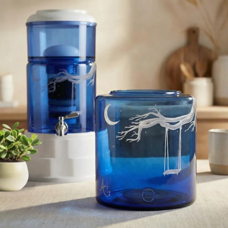 5 Liter Glas mit Handgravur schaukel mit Mini im Hintergrund