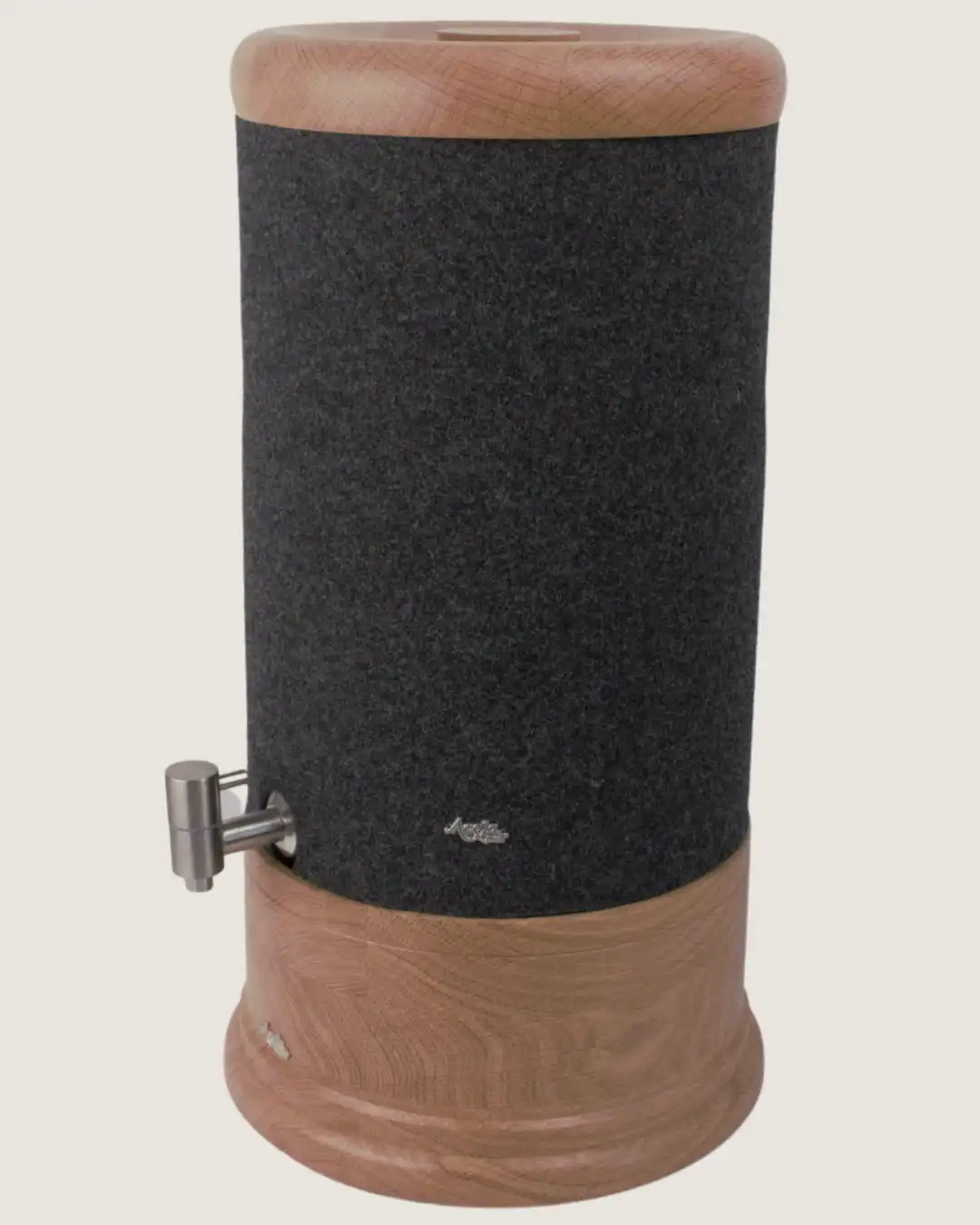 Standwasserfilter Smart von Acala mit Eiche Echtholz Deckel und Sockel und Schurwolle Lichtschutz in anthrazit.