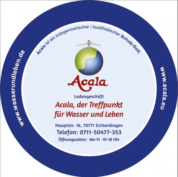 Zu sehen ist die Rückseite des runden Untersetzers von Acala. Man sieht das Acala Logo und darunter steht in rot Acala, der Treffpunkt für Wasser und Leben. Darunter stehen die Firmendaten des Ladengeschäfts.