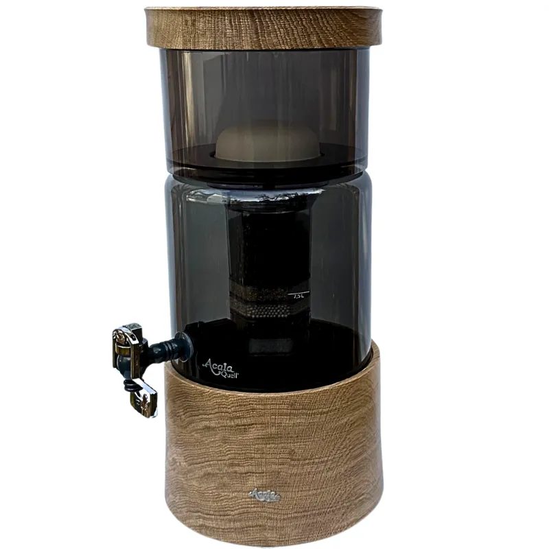 Antrazitfarbener AcalaQuell Mini mit Glasbehälter und flacher Eichenholz-Variante für Deckel und Sockel.