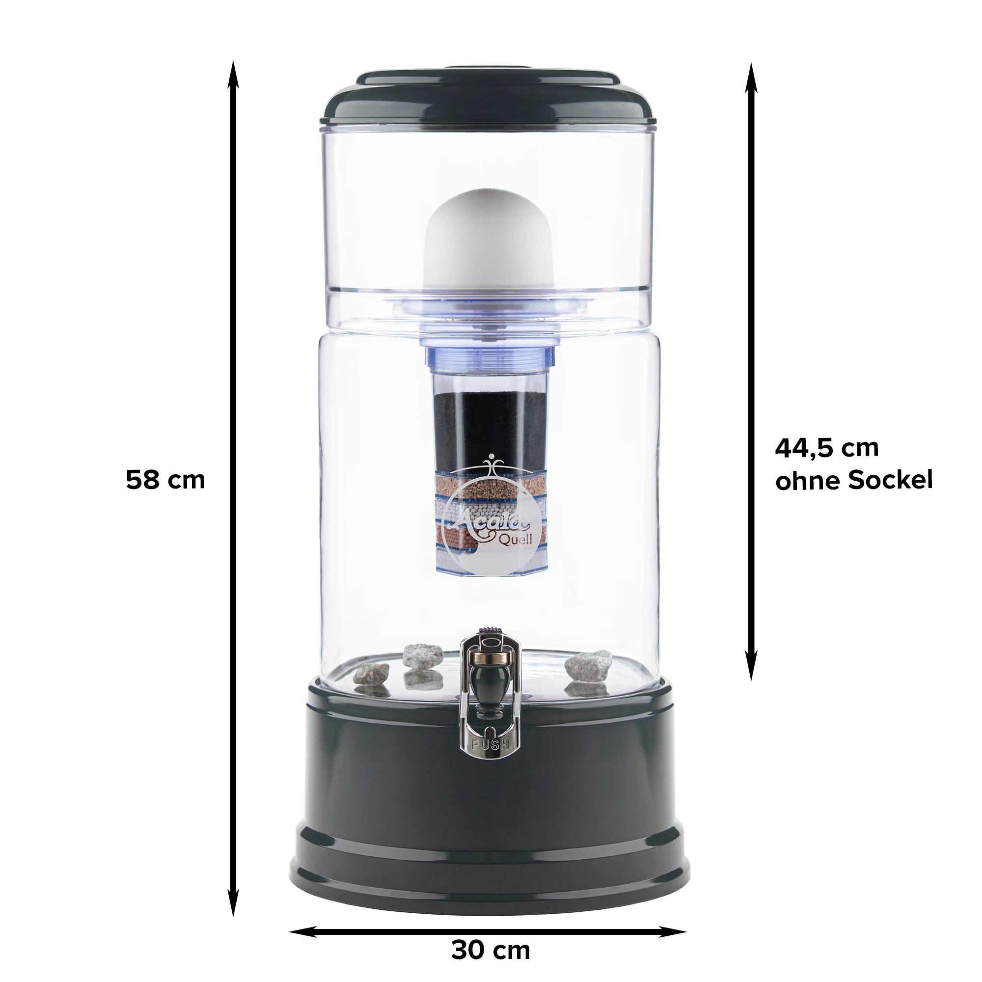 Zu sehen ist der Wasserfilter Grande in kristallklar-anthrazit inklusive Filterkartusche und Keramikfilter, weißer Hintergrund. Sockel, Deckel und Hahn anthrazit, 10L Glastank und oberer Einfüllbehälter in klar. Seitlich und unten am Filter stehen Maße.