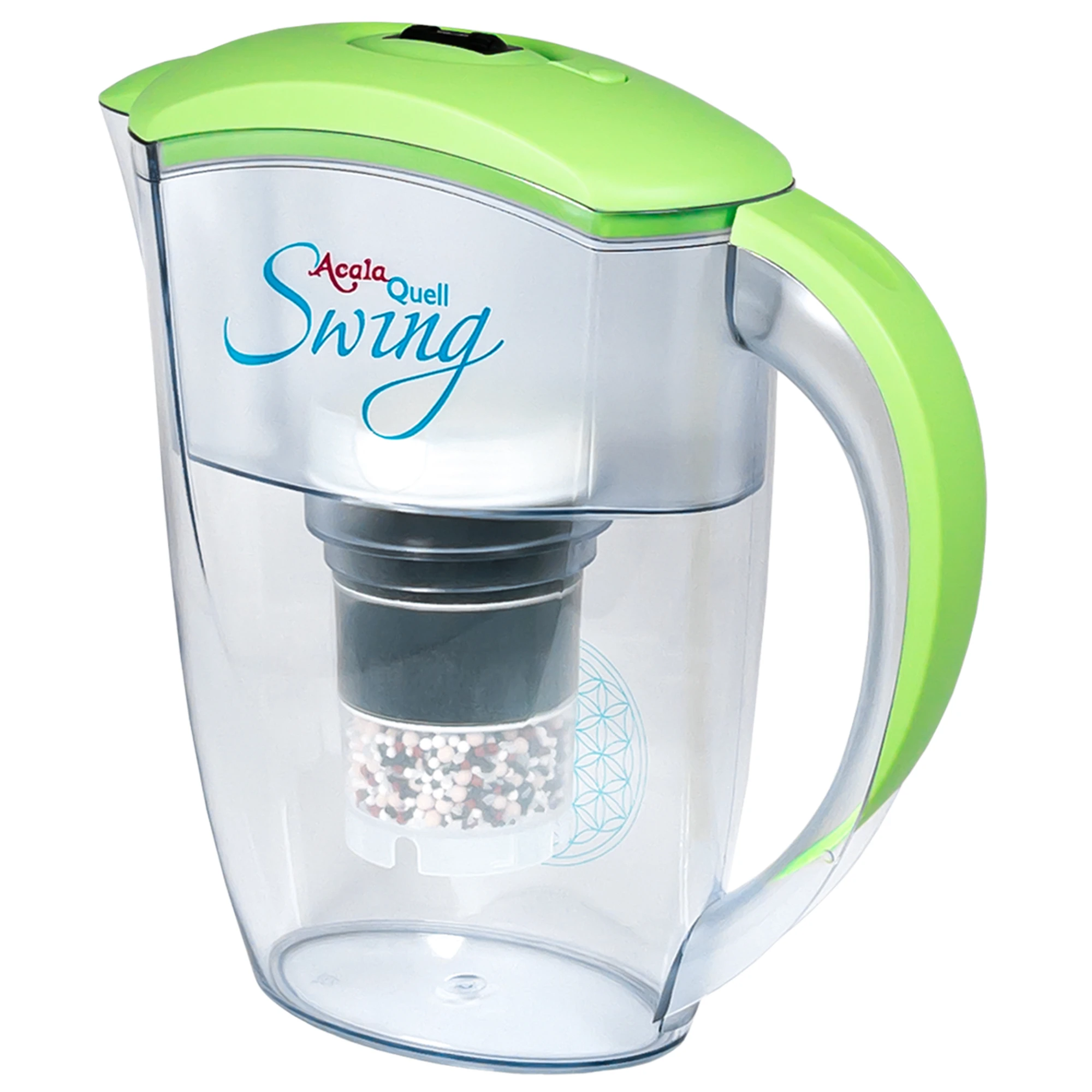 Zu sehen ist der Acala Swing Kannen Wasserfilter inklusive einer Filterkartusche und einem Mikroschwamm mit Deckel und Griff in grün vor weißem Hintergrund. Man schaut schräg auf die Front des Filters und sieht den Aufdruck AcalaQuell Swing. 