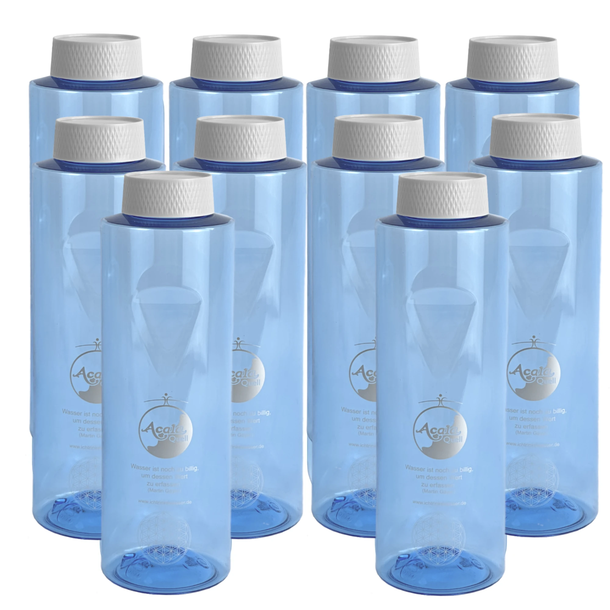 Zehn Tritan Trinkflaschen Grip 0,8L in blau mit weißem Schraubdeckel vor weißem Hintergrund.