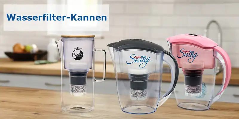 Wasserfilter-kannen in verschiedenen Ausführungen.Aus Glas oder BPA freiem Kuststoff in einer Küche