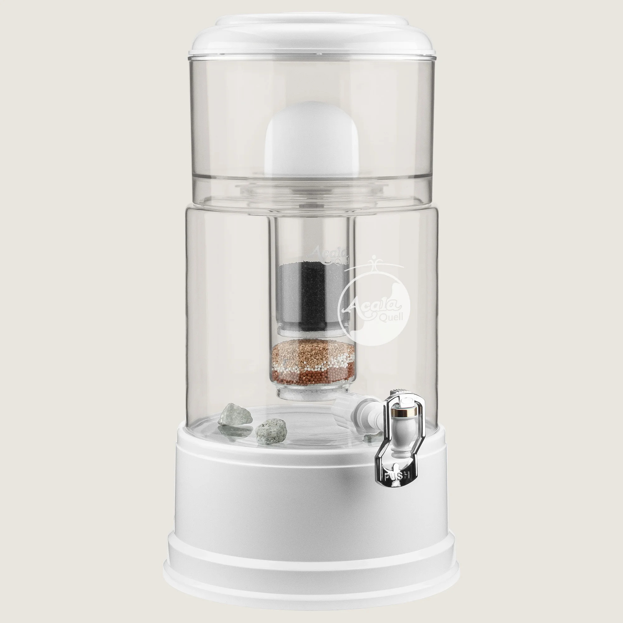 Acala Wasserfilter Smart in kristallklar-weiß mit gefüllter Glaskartusche, heller Hintergrund.
