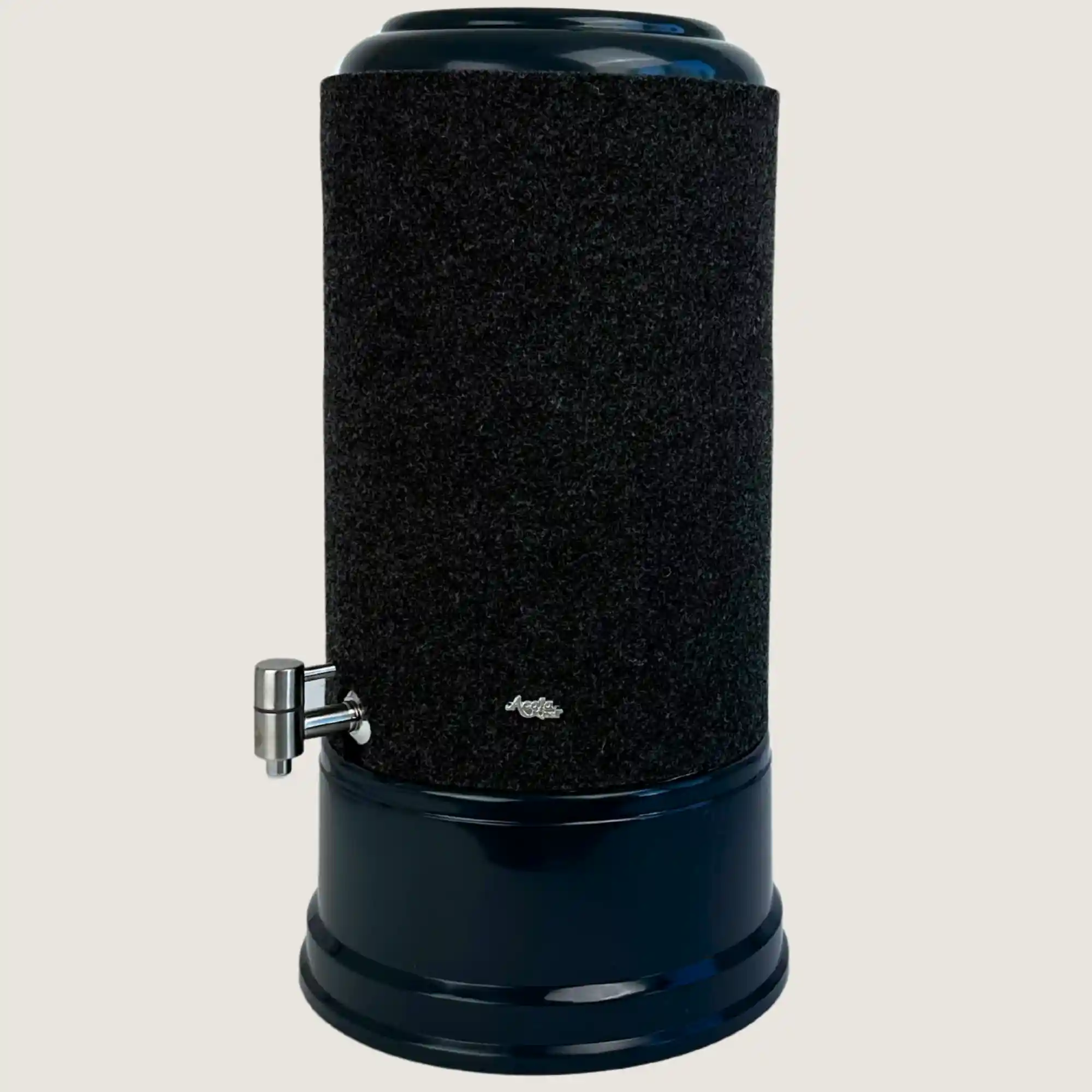 AcalaQuell Smart mit Sockel und Deckel in anthrazit, Edelstahl Wasserhahn und Schurwolle Lichtschutzüberzug in anthrazit.