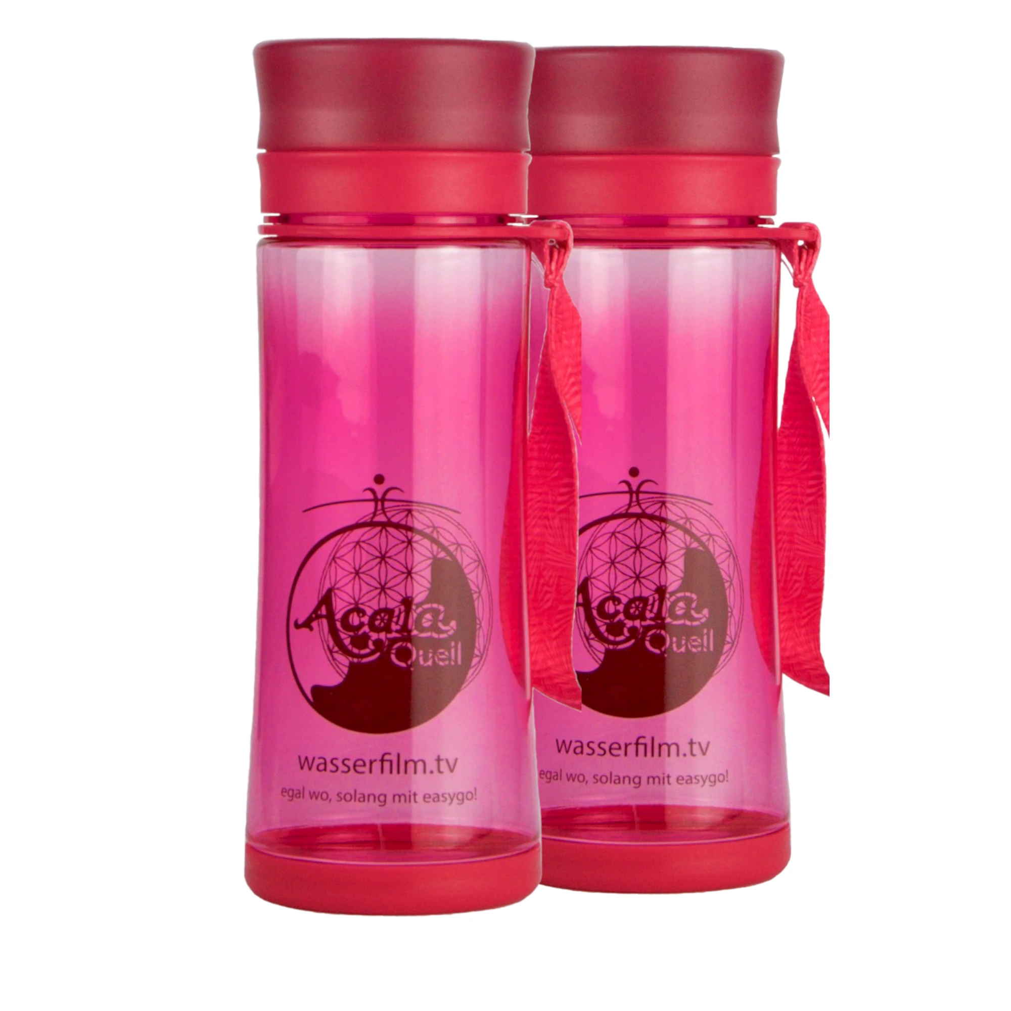 Zu sehen sind zwei pinke Tritan Trinkflaschen mit pinkem Schraubdeckel und pinkem Bändchen daran vor weißem Hintergrund. Man sieht die Blume des Lebens und das Acala Logo auf den Flaschen. Das Bild zeigt das 2er Set Easygo in pink von Acala.