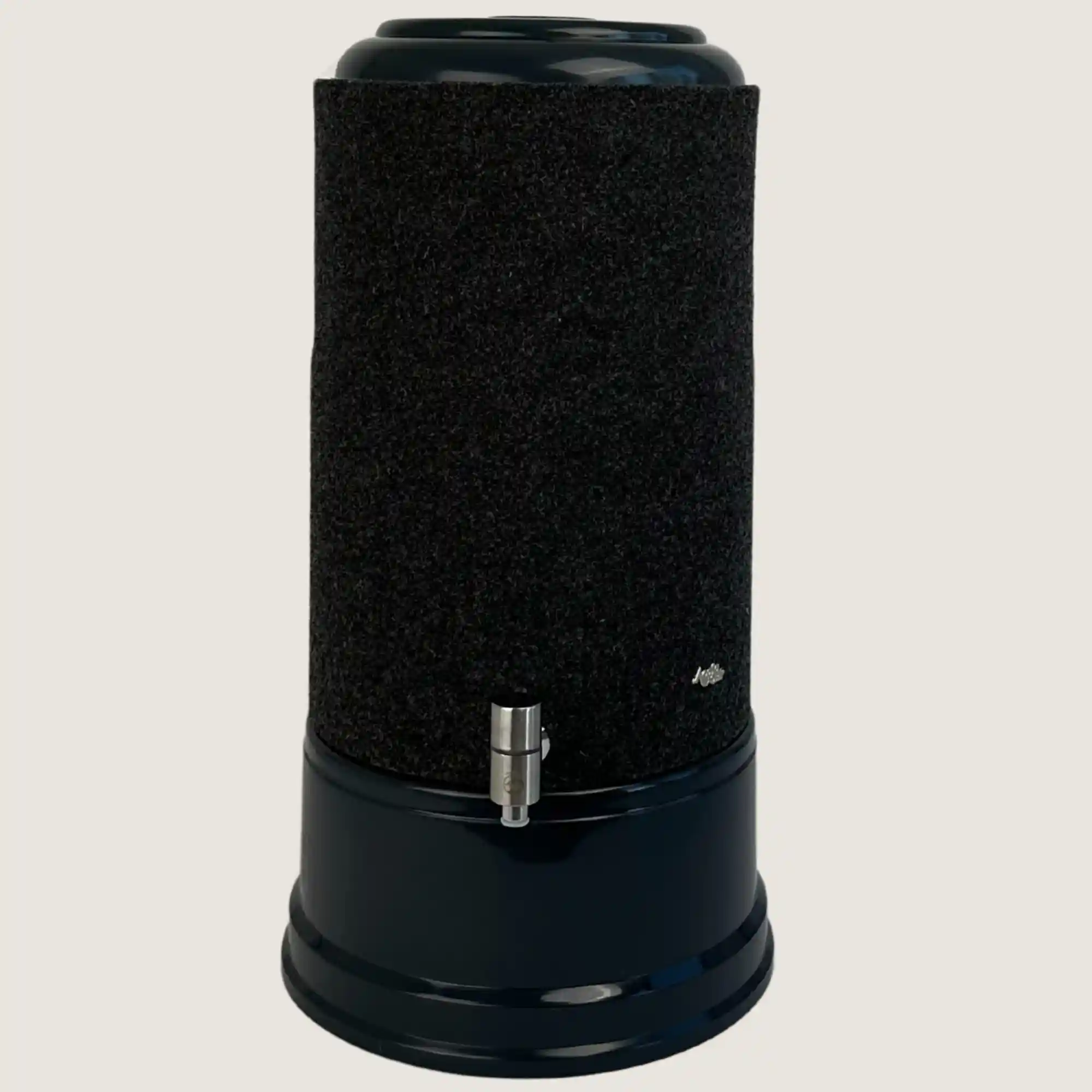 AcalaQuell Smart mit Sockel und Deckel in anthrazit, Edelstahl Wasserhahn und Schurwolle Lichtschutzüberzug in anthrazit.