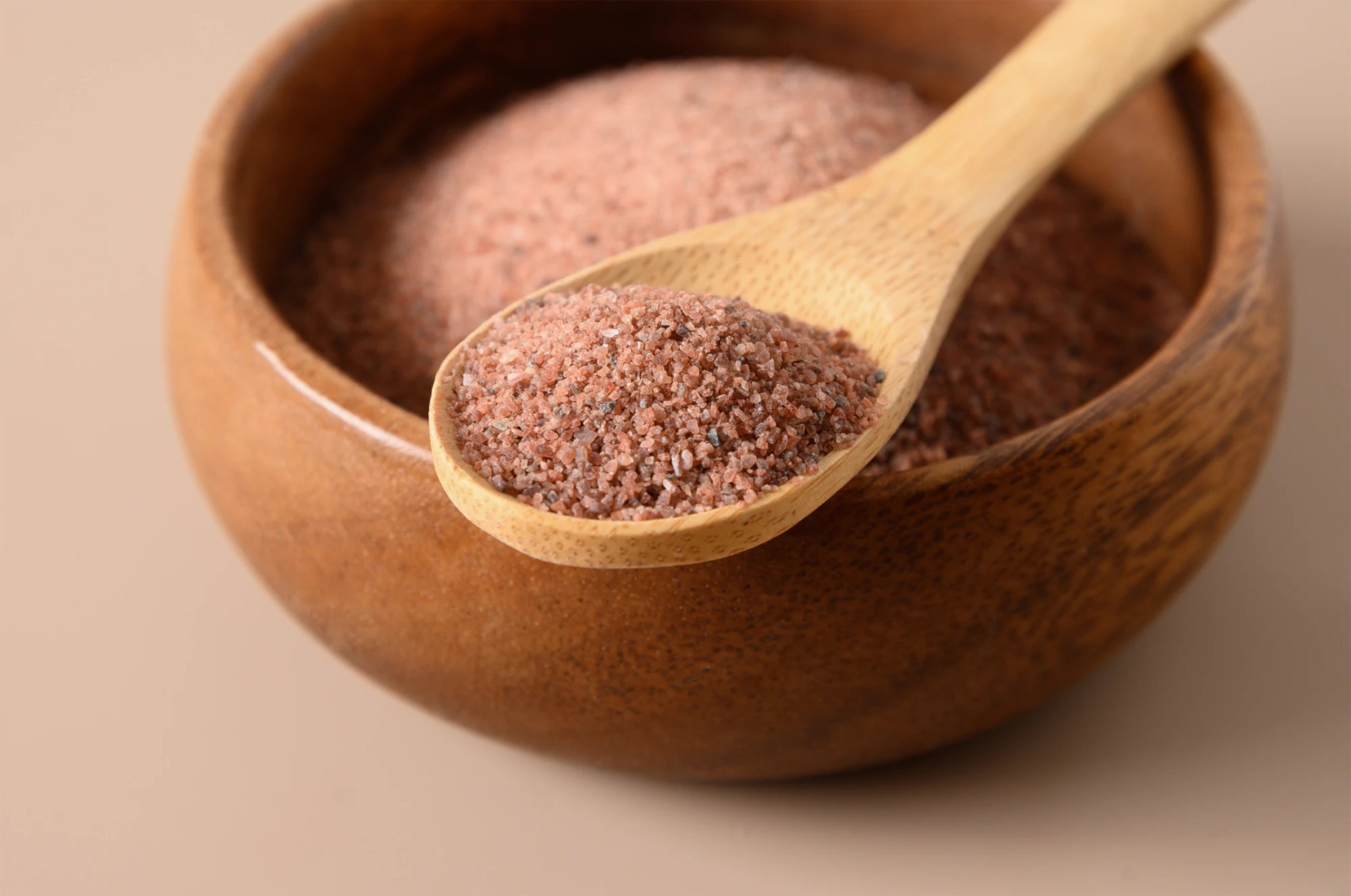 Kala Namak Salz in holzschale