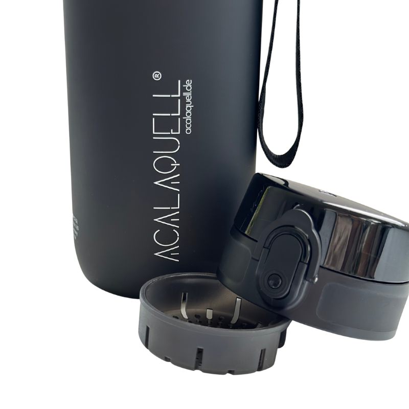 Tritanflasche Travelgo mit zoom auf Rückhaltesieb und Deckel