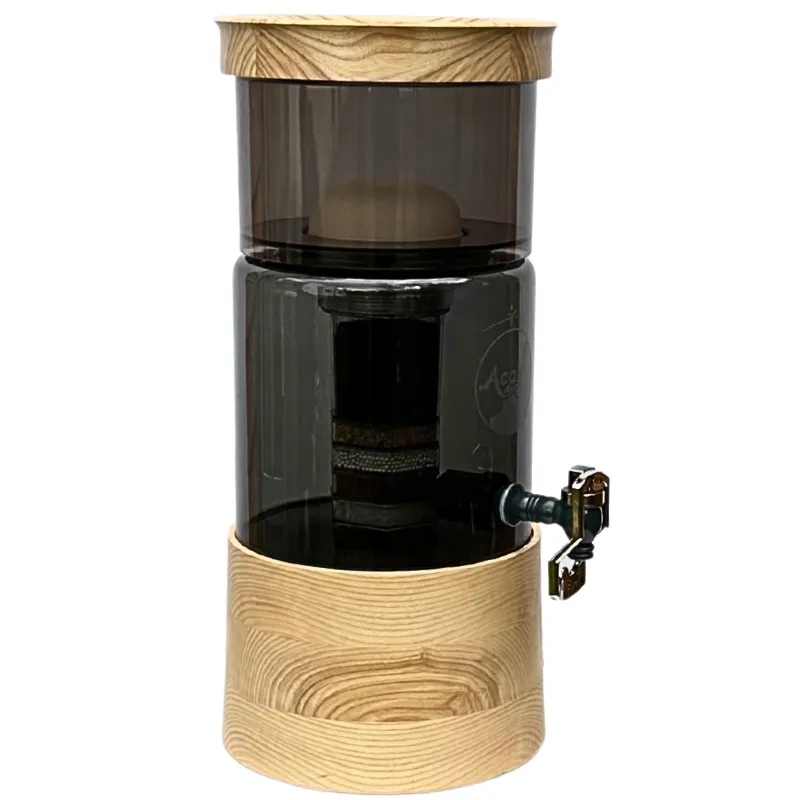 AcalaQuell Mini Wasserfilter mit getöntem Oberbehälter in Anthrazit, klarem Glastank und Holzsockel aus Esche