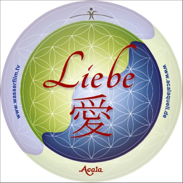 1x "Liebe" Energie Untersetzer mit Blume des Lebens Zu sehen ist ein runder Untersetzer von Acala. Man sieht eine Kugel die mittig wellenartig in eine grüne und eine blaue Hälfte geteilt ist und über dieser Kugel ist die Blume des Lebens. Mittig steht Liebe auf Deutsch und darunter auf Chinesisch.