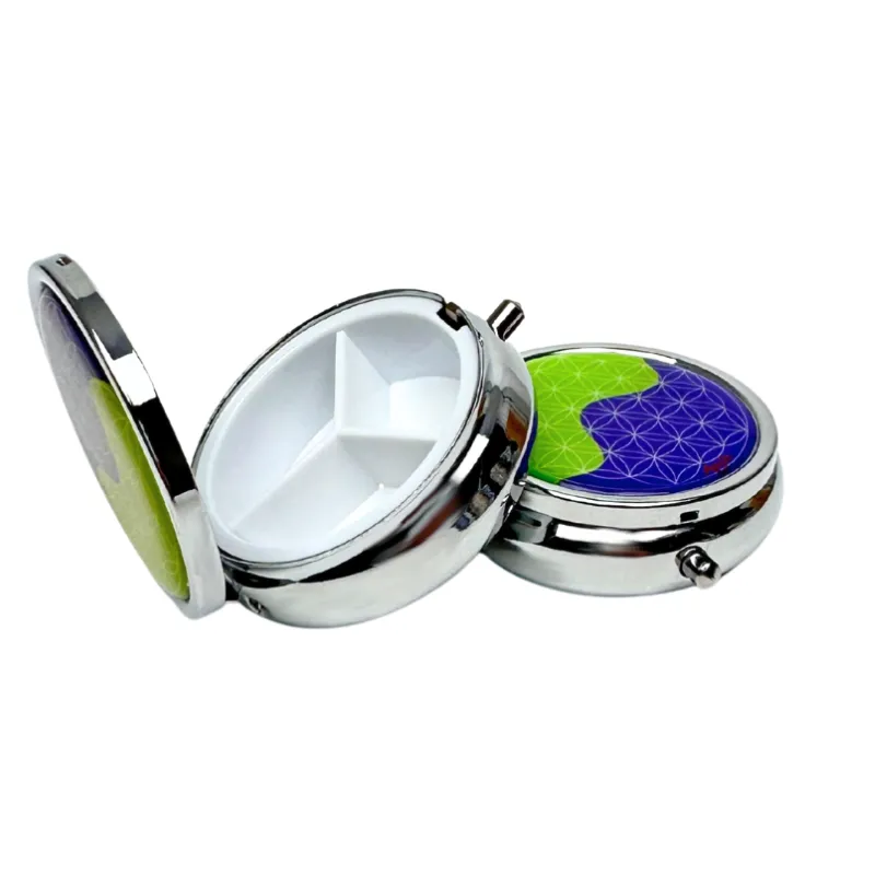 kleine praktische Dose für Pillen mit der Blume des Lebens auf dem Deckel