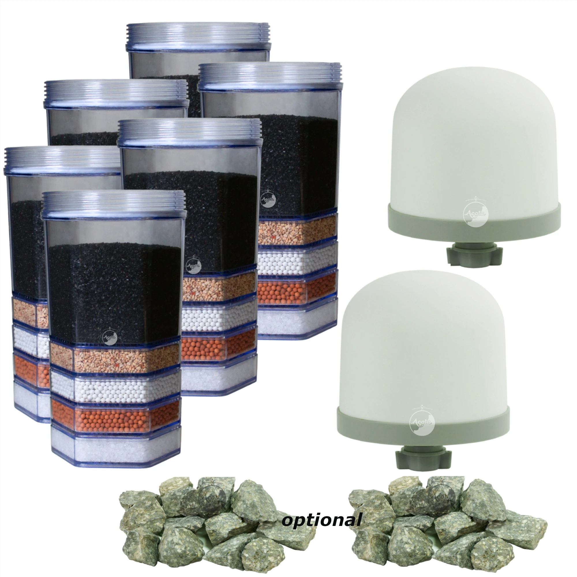 Zwei- Jahrespaket Premium AcalaQuell® Smart/Grande/Luna Sechs Premium Filterkartuschen für Acala Standwasserfilter, zwei hohe Keramik Vorfilter und zwei Haufen mit grau grünen Mineralsteinen vor weißem Hintergrund.