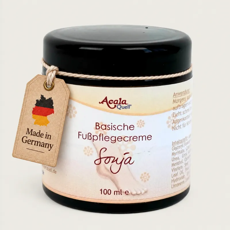 Tigel mit schwarzem Deckel aus Glas.Sonja die Basische Fußcreme mit Etikett Made in Germany