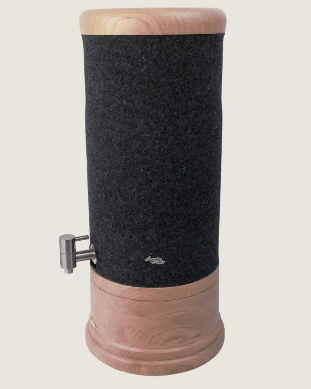 Standwasserfilter Midi von Acala mit Eiche Echtholz Deckel und Sockel und Schurwolle Lichtschutz in anthrazit.