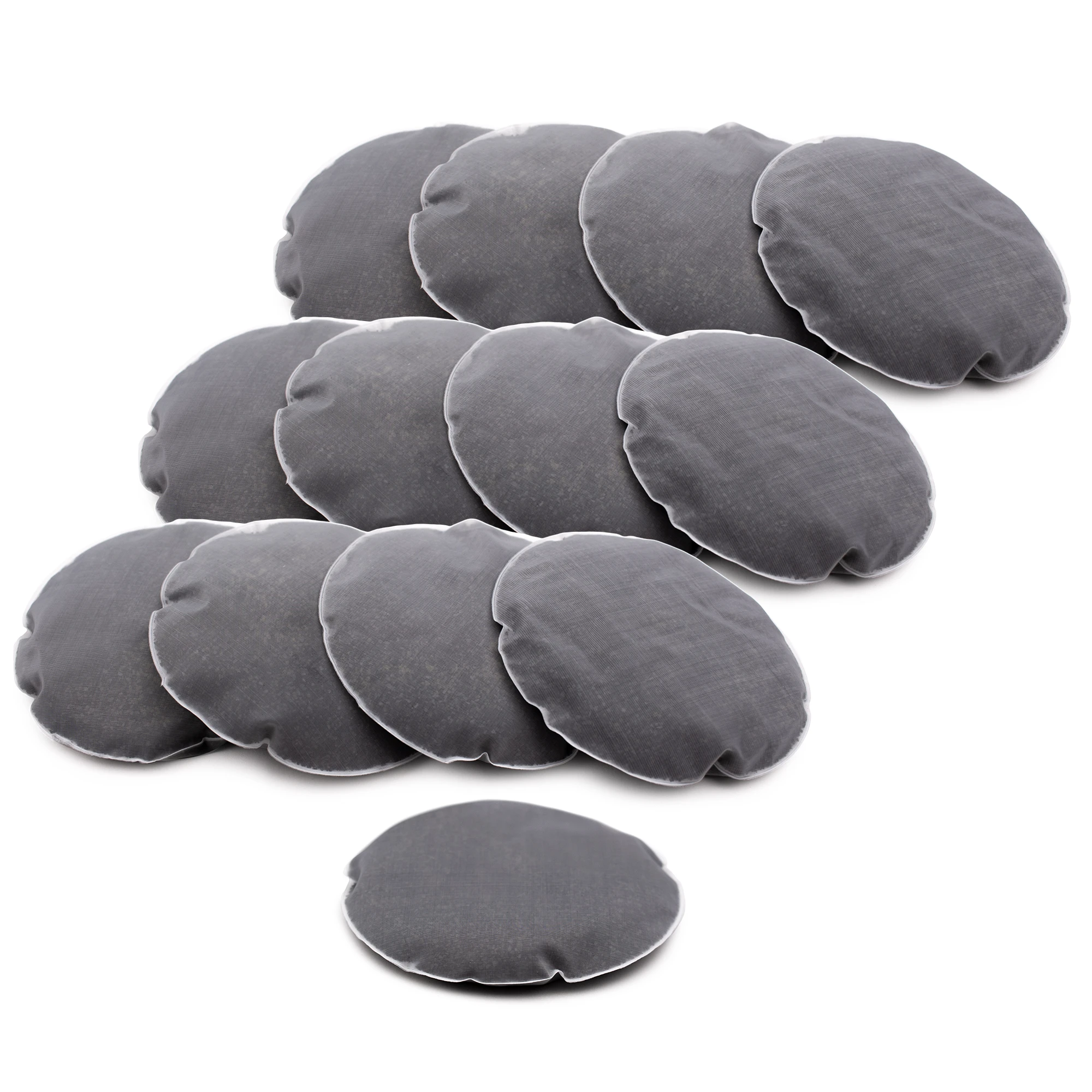13er Set Kalkfilter│AcalaQuell® Wasserfilter-Kannen Dreizehn schwarze Kalkfilterpads vor weißem Hintergrund. In drei Reihen a vier Stück voreinander und ein einzelnes Kalkfilter Pad vor den Reihen.