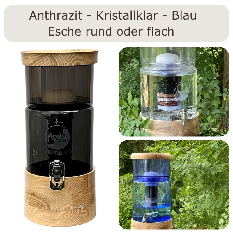 Alle Glas- und Farbvarianten des AcalaQuell Mini Wasserfilters mit Deckel und Sockel aus Esche-Echtholz in einer gemeinsamen Übersicht.