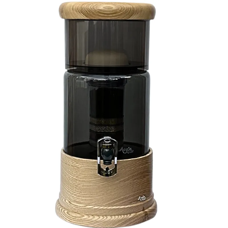 Kompakter AcalaQuell Mini Wasserfilter in Antrazit mit Glastank sowie rund gearbeitetem Deckel und Sockel aus Eschenholz.