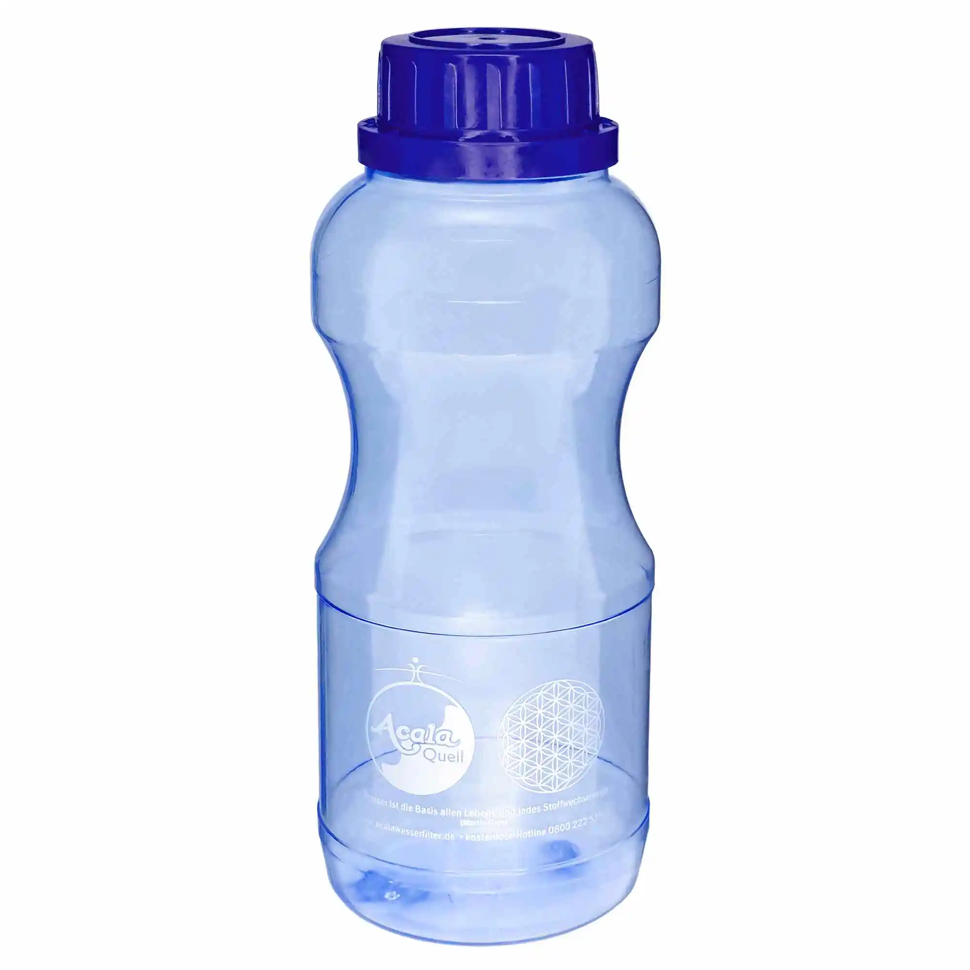 Eine blaue Tritan Trinkflasche Evi 0,5L mit dunkelblauem Schraubdeckel vor weißem Hintergrund.