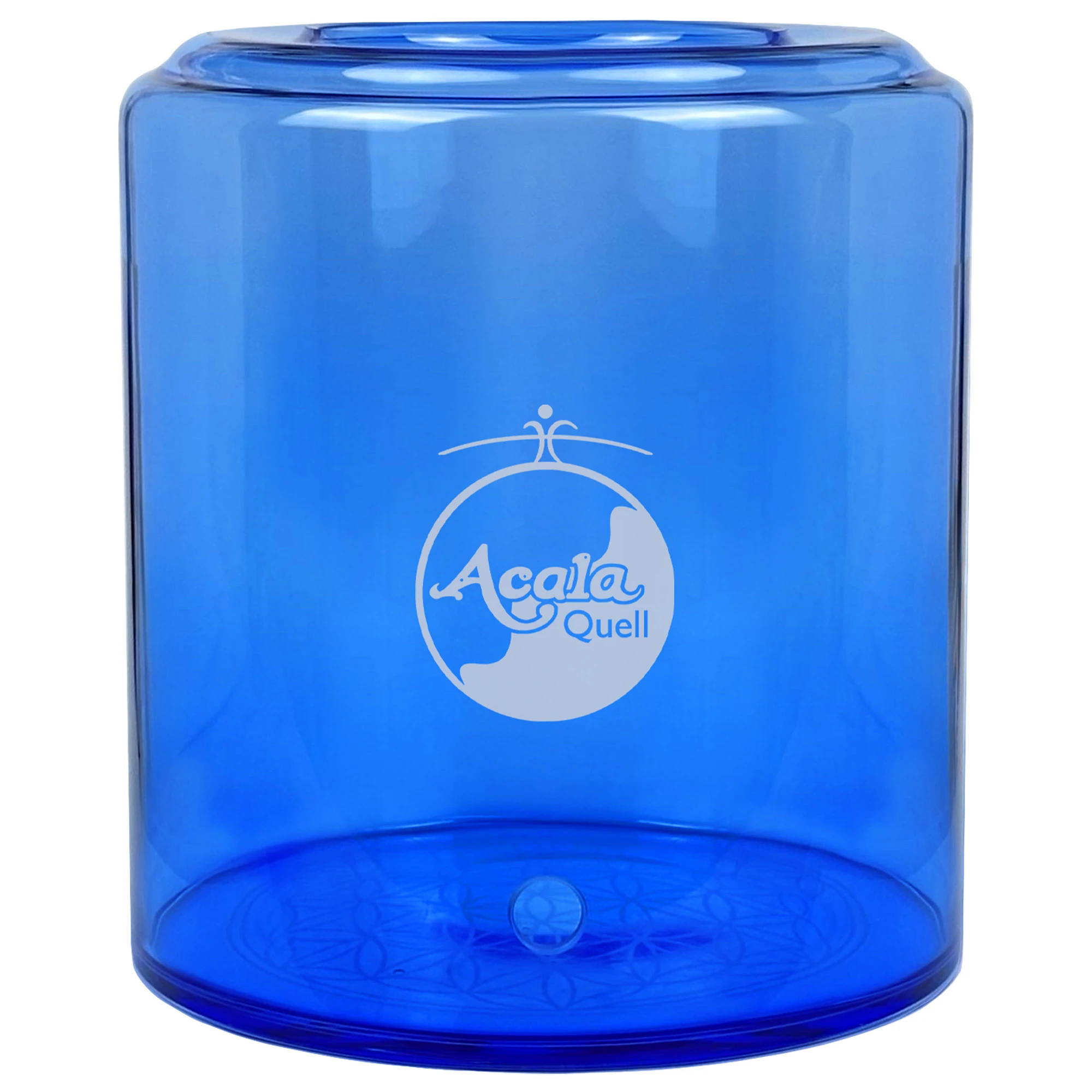 Zu sehen ist ein 10 Liter Glastank für den Acala Standwasserfilter Grande in blau vor weißem Hintergrund. Er hat ein Bohrloch für den Wasserhahn und darüber sieht man das AcalaQuell Logo in weiß, welches auf den Tank graviert ist