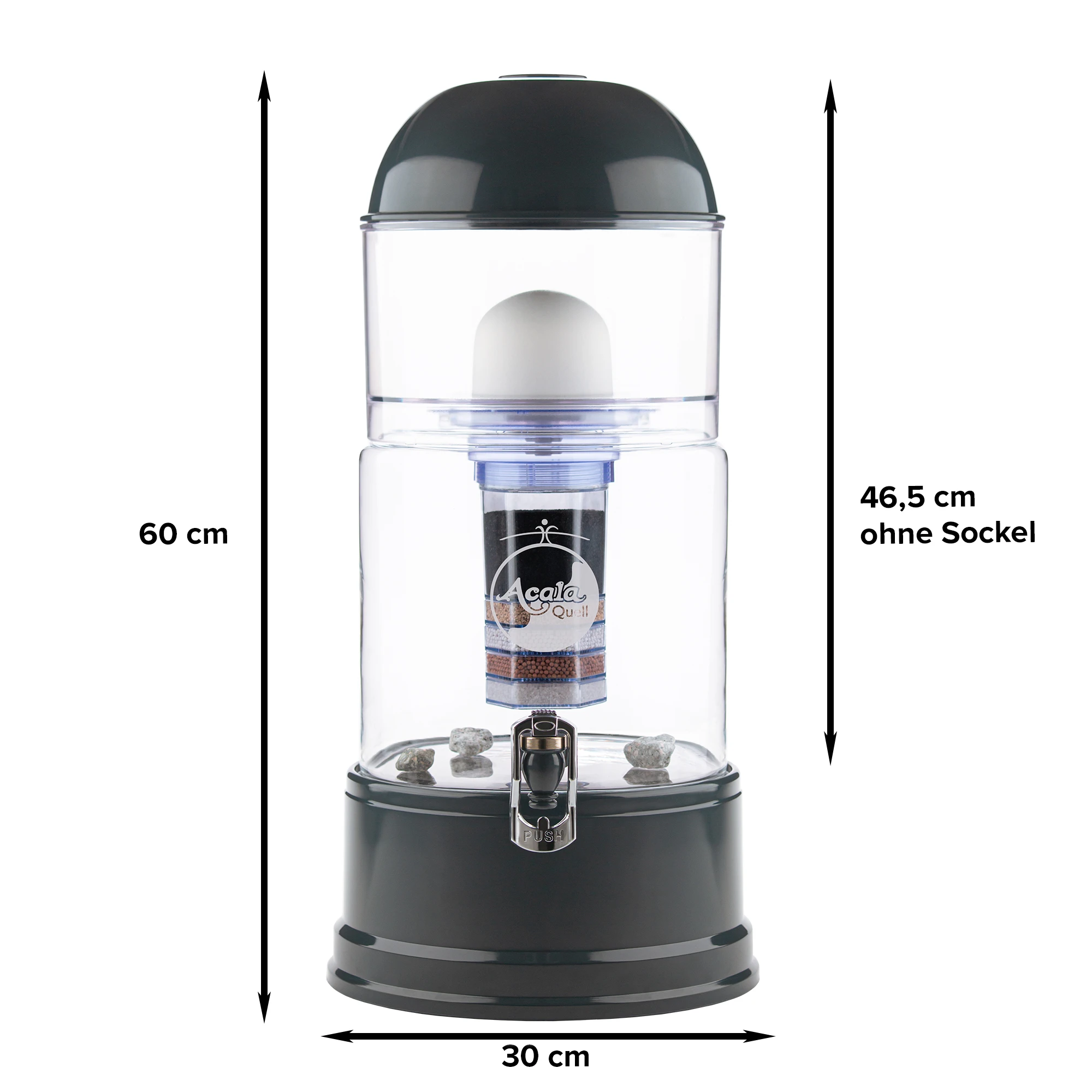 Zu sehen ist der Wasserfilter Luna kristallklar-anthrazit inklusive Filterkartusche und Keramikfilter, weißer Hintergrund. Sockel, halbrunder Deckel und Hahn anthrazit, 8L Glastank und oberer Einfüllbehälter klar. Seitlich und unten am Filter stehen Maße.