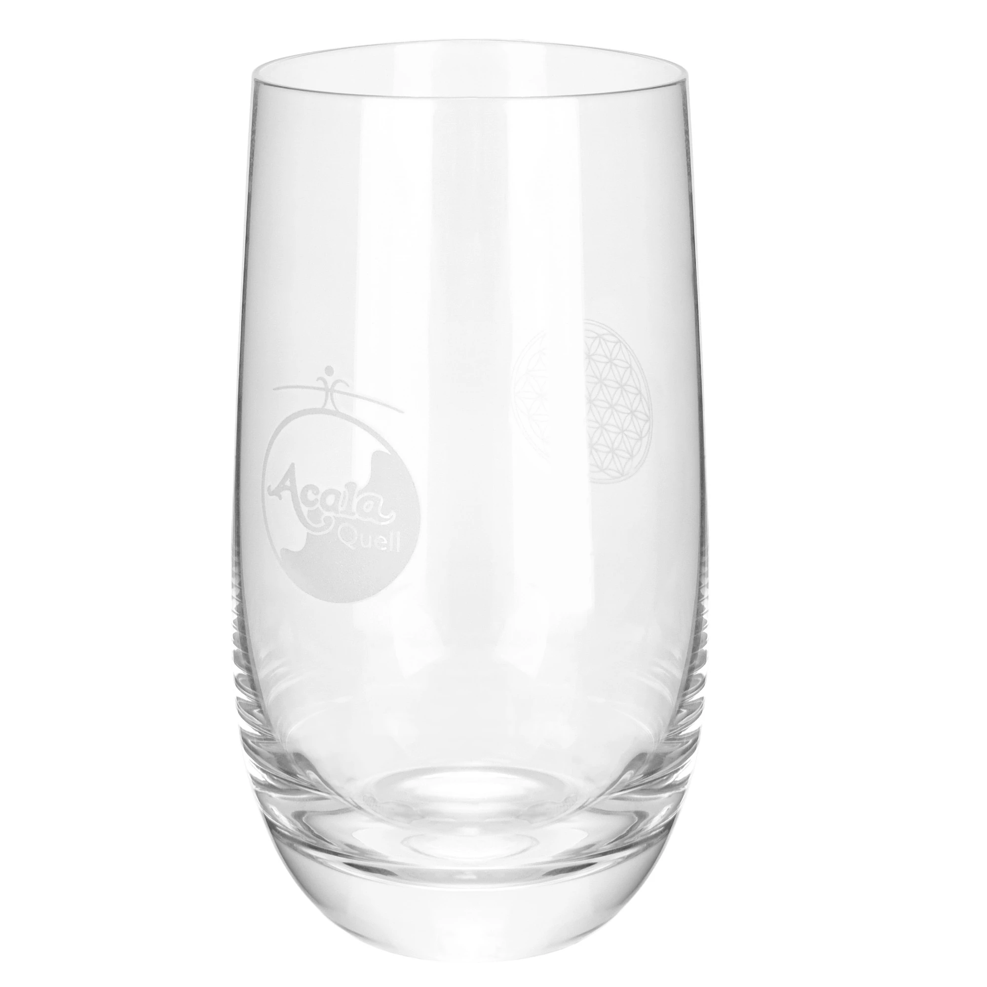 Zu sehen ist ein längliches Trinkglas mit der Blume des Lebens auf der einen und Acala Logo auf der anderen Seite. Das Bild zeigt das Trinkglas Valentin von Acala.