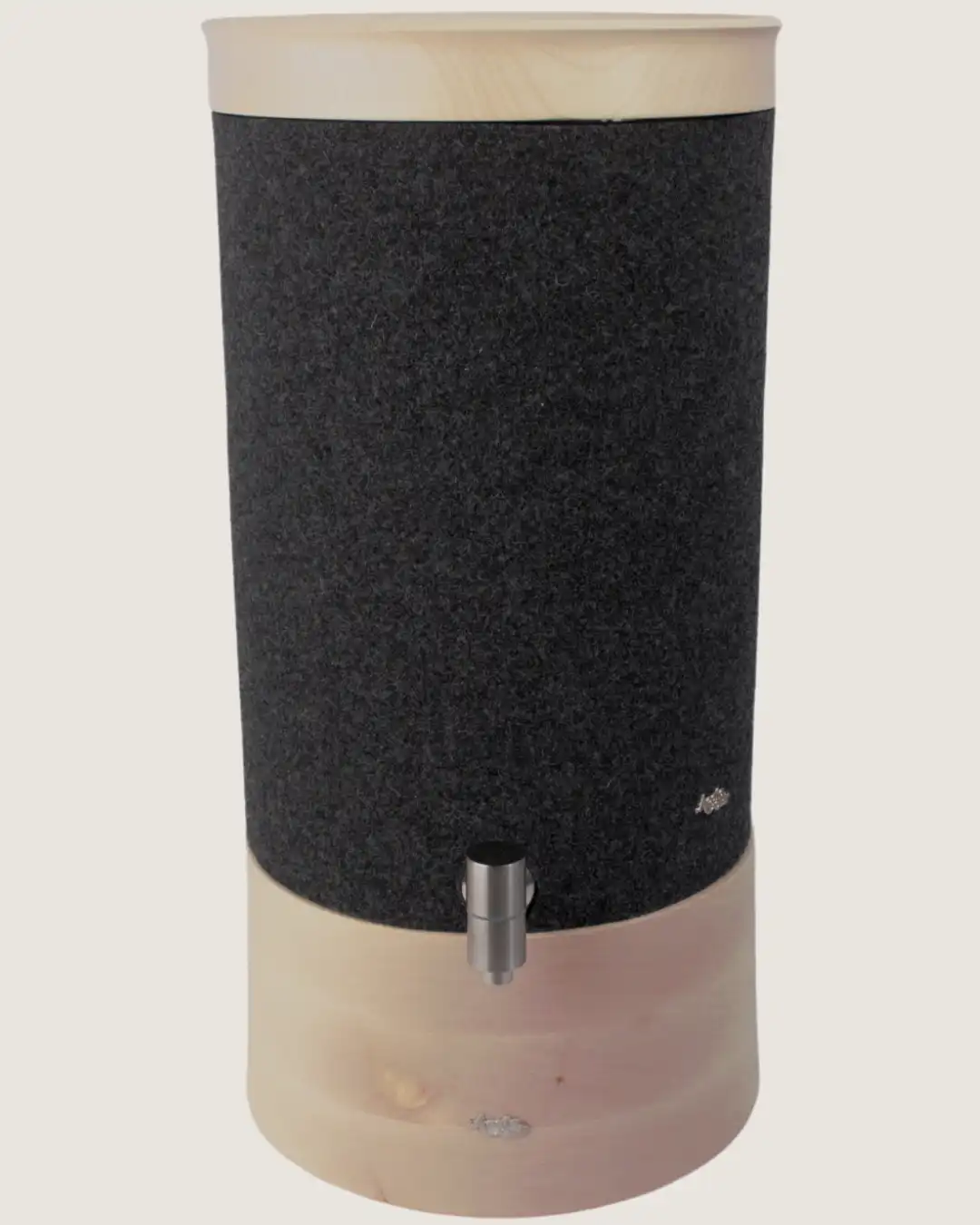 Standwasserfilter Smart von Acala mit Ahorn Echtholz Deckel und Sockel und Schurwolle Lichtschutz in anthrazit.
