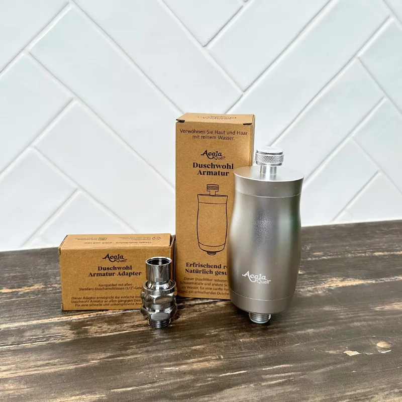 Duschfilter und passender Adapter mit Verpackung