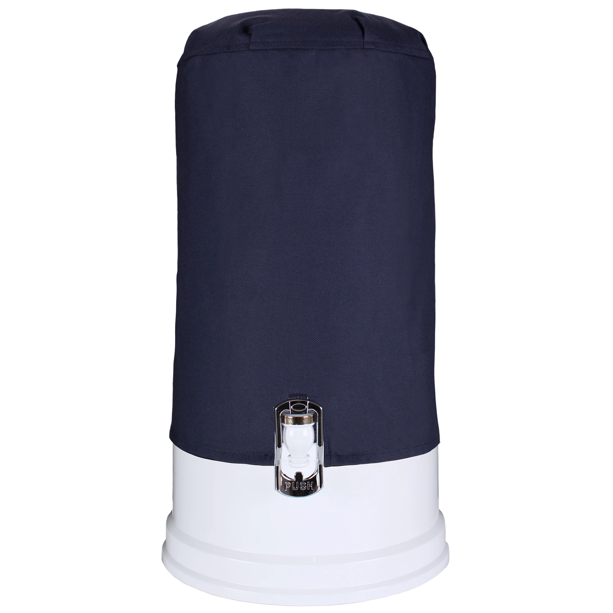 Acala Stand Wasserfilter mit Sockel und Kunststoff Wasserhahn in weiß vor weißem Hintergrund. Der Filter ist bis zum Sockel komplett mit einem dunkelblauen Lichtschutzüberzug abgedeckt.