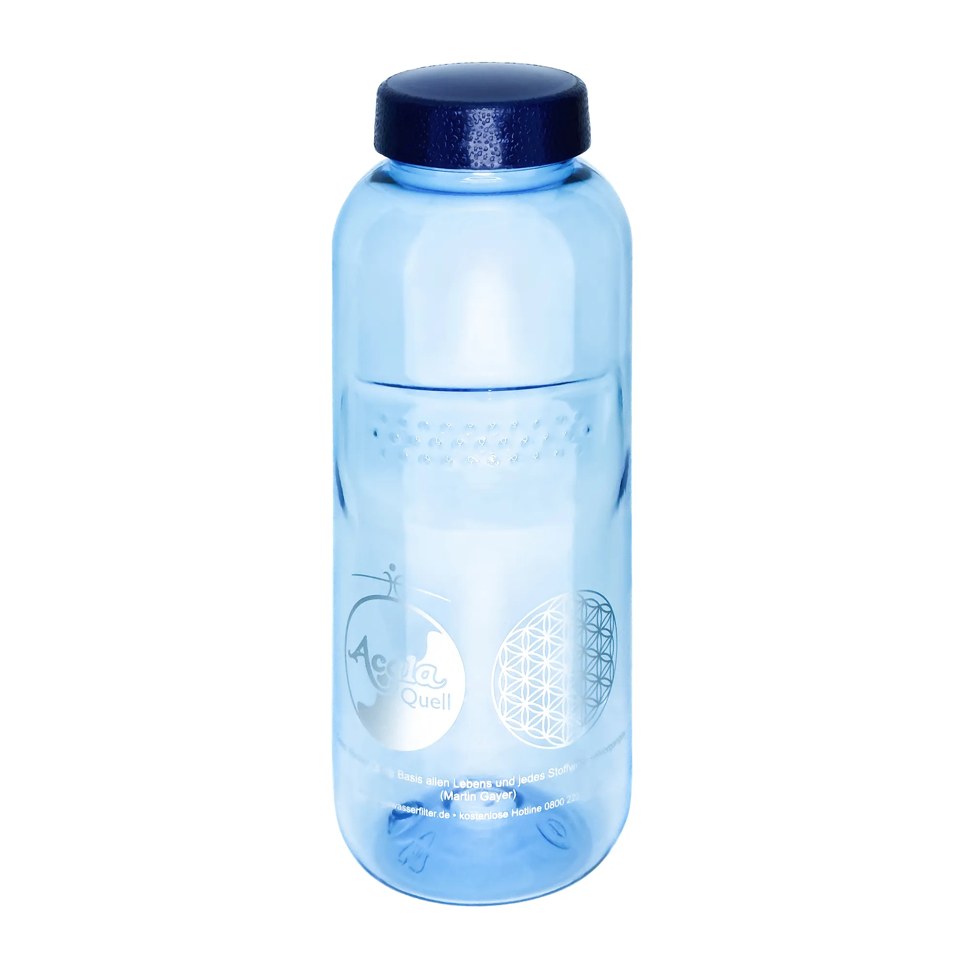 Zu sehen ist eine blaue Tritan Trinkflasche Grip mit dunkelblauem Schraubdeckel vor weißem Hintergrund. Man sieht ein silbernes Acala Logo und die Blume des Lebens auf der Flasche.