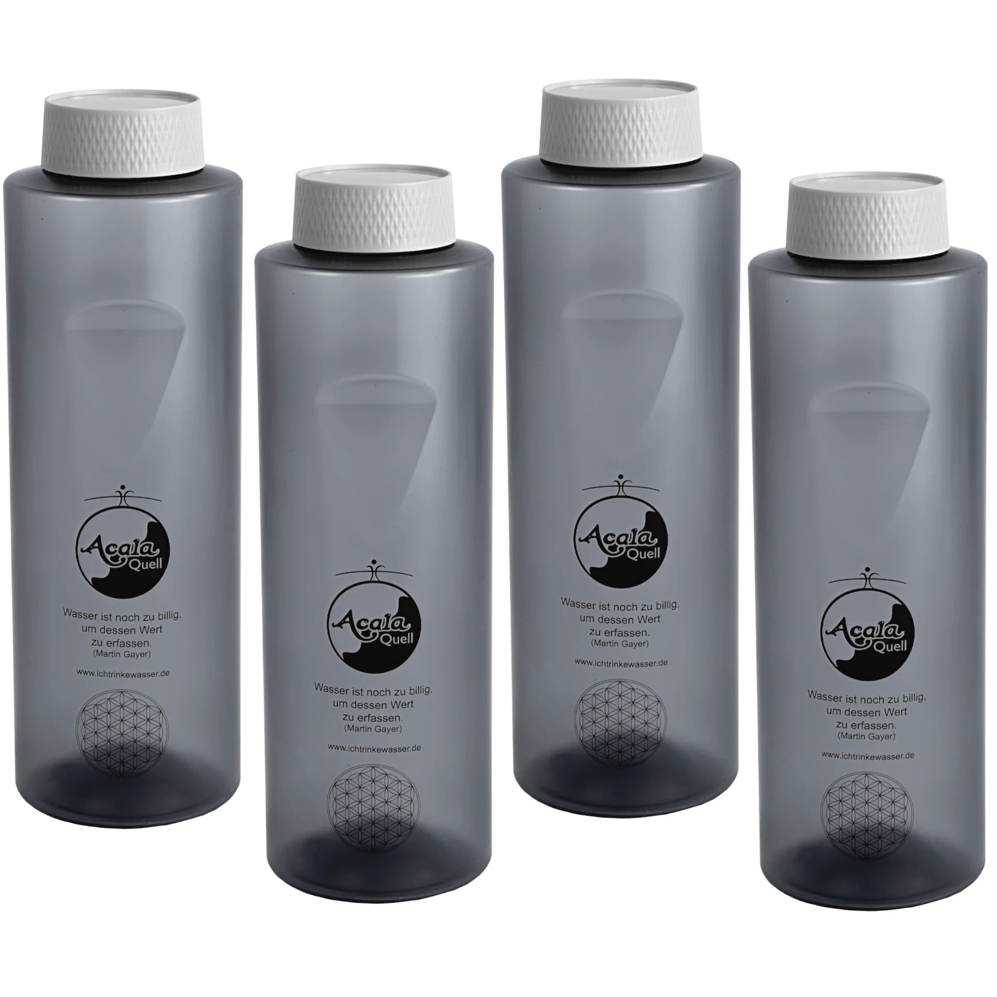 Vier Tritan Trinkflaschen Grip 0,8L in anthrazit mit weißem Schraubdeckel vor weißem Hintergrund.