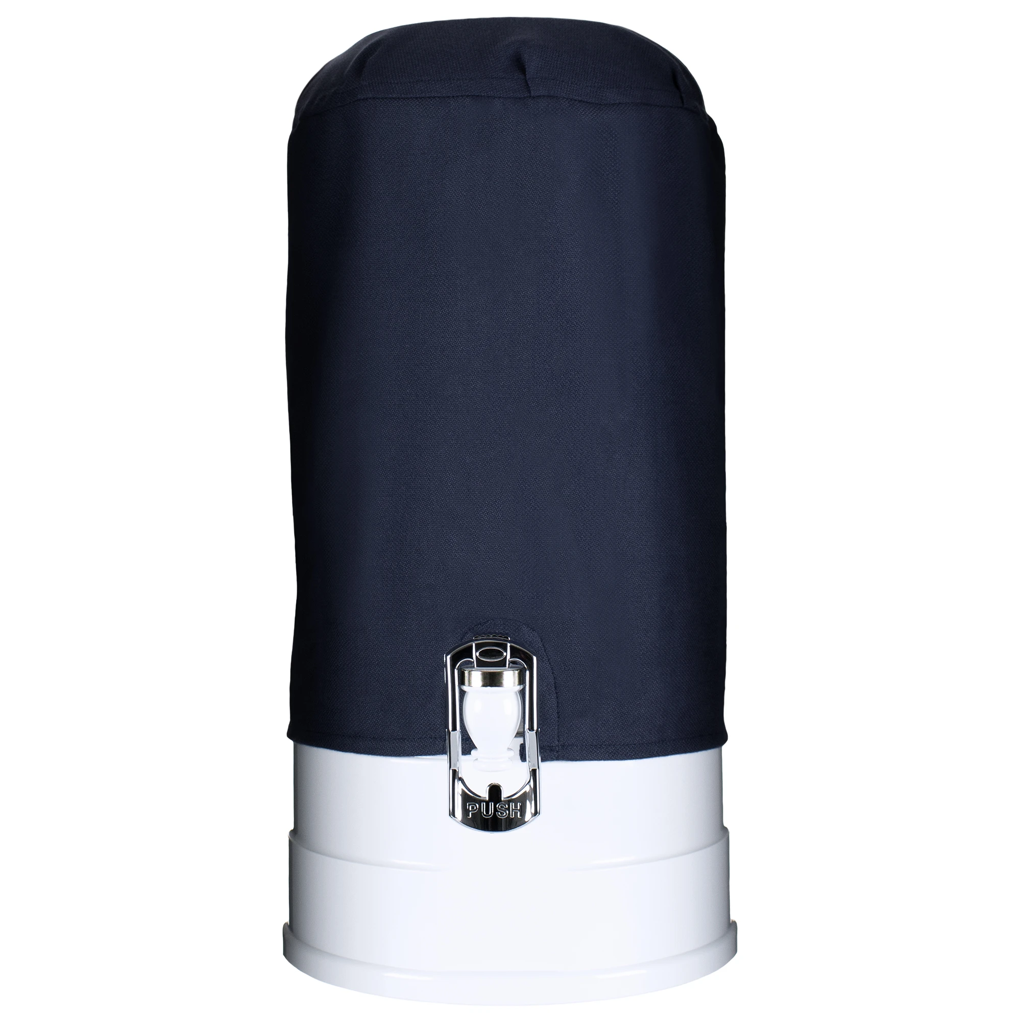 Acala Stand Wasserfilter mit Sockel und Kunststoff Wasserhahn in weiß vor weißem Hintergrund. Der Filter ist bis zum Sockel komplett mit einem dunkelblauen Lichtschutzüberzug abgedeckt.