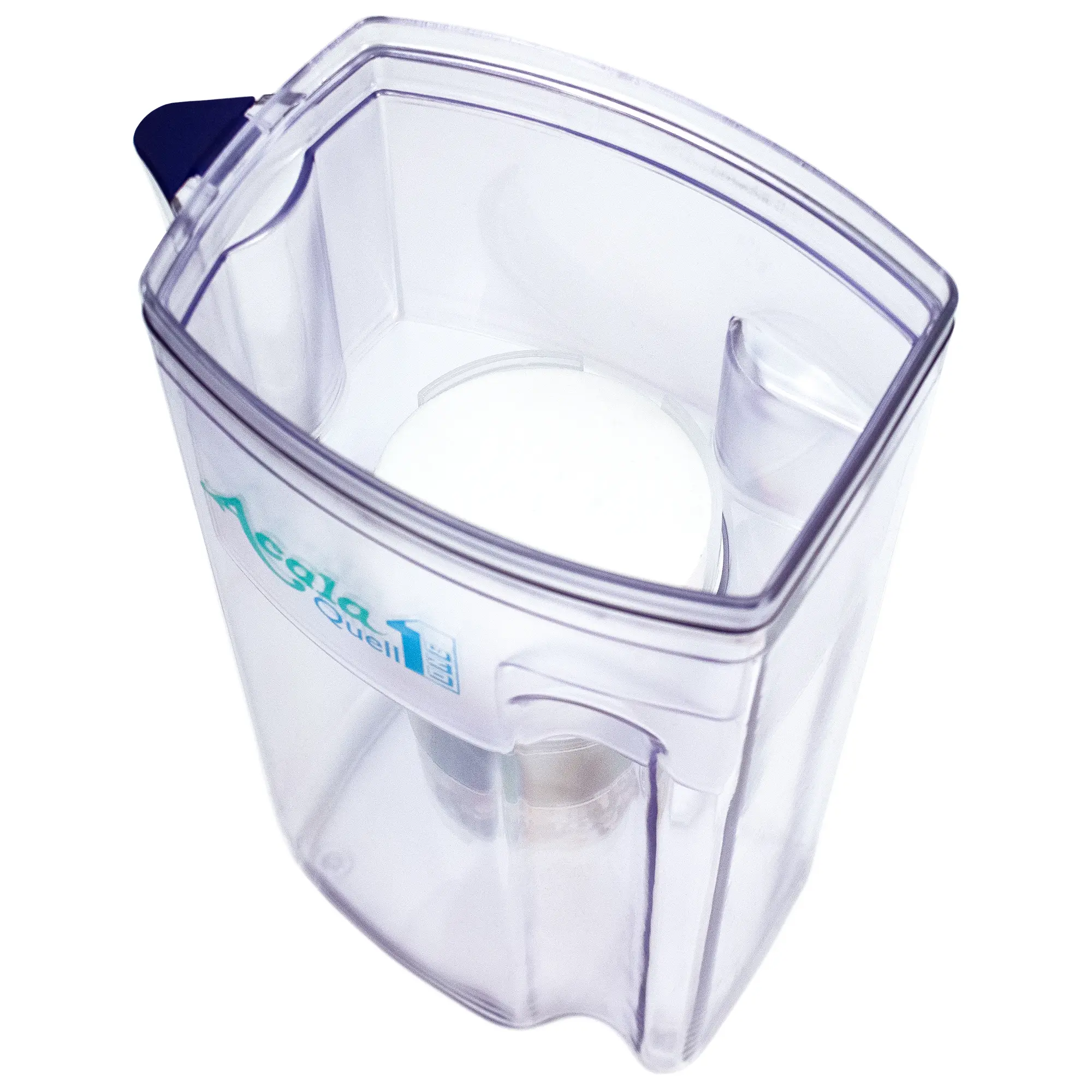 Man schaut von schräg oben in den Wasserfilter hinein und sieht dort auf den Mikroschwamm