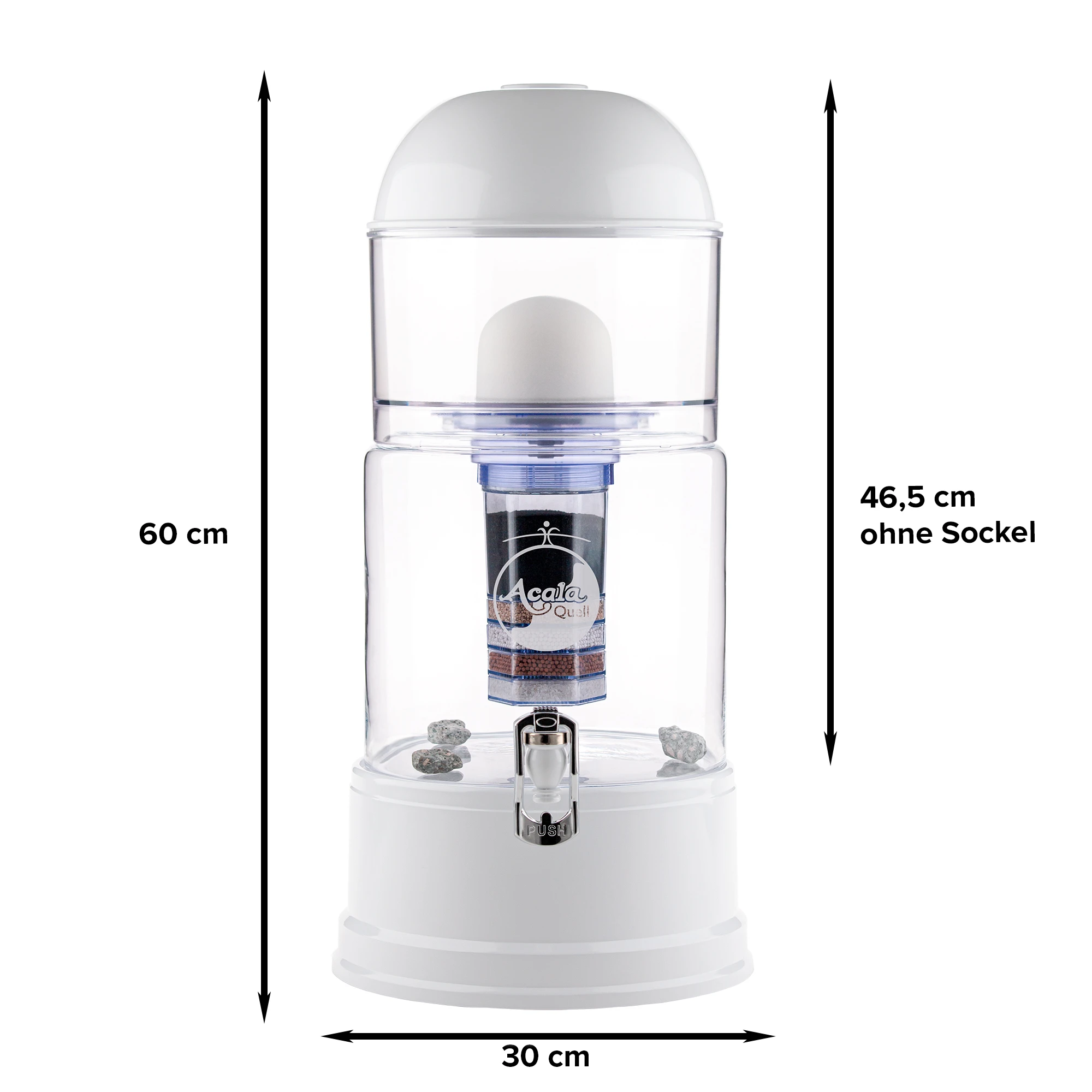 Zu sehen ist der Wasserfilter Luna in kristallklar-weiß inklusive Filterkartusche und Keramikfilter, weißer Hintergrund. Sockel, halbrunder Deckel und Hahn weiß, 8L Glastank und oberer Einfüllbehälter in klar. Seitlich und unten am Filter stehen Maße.