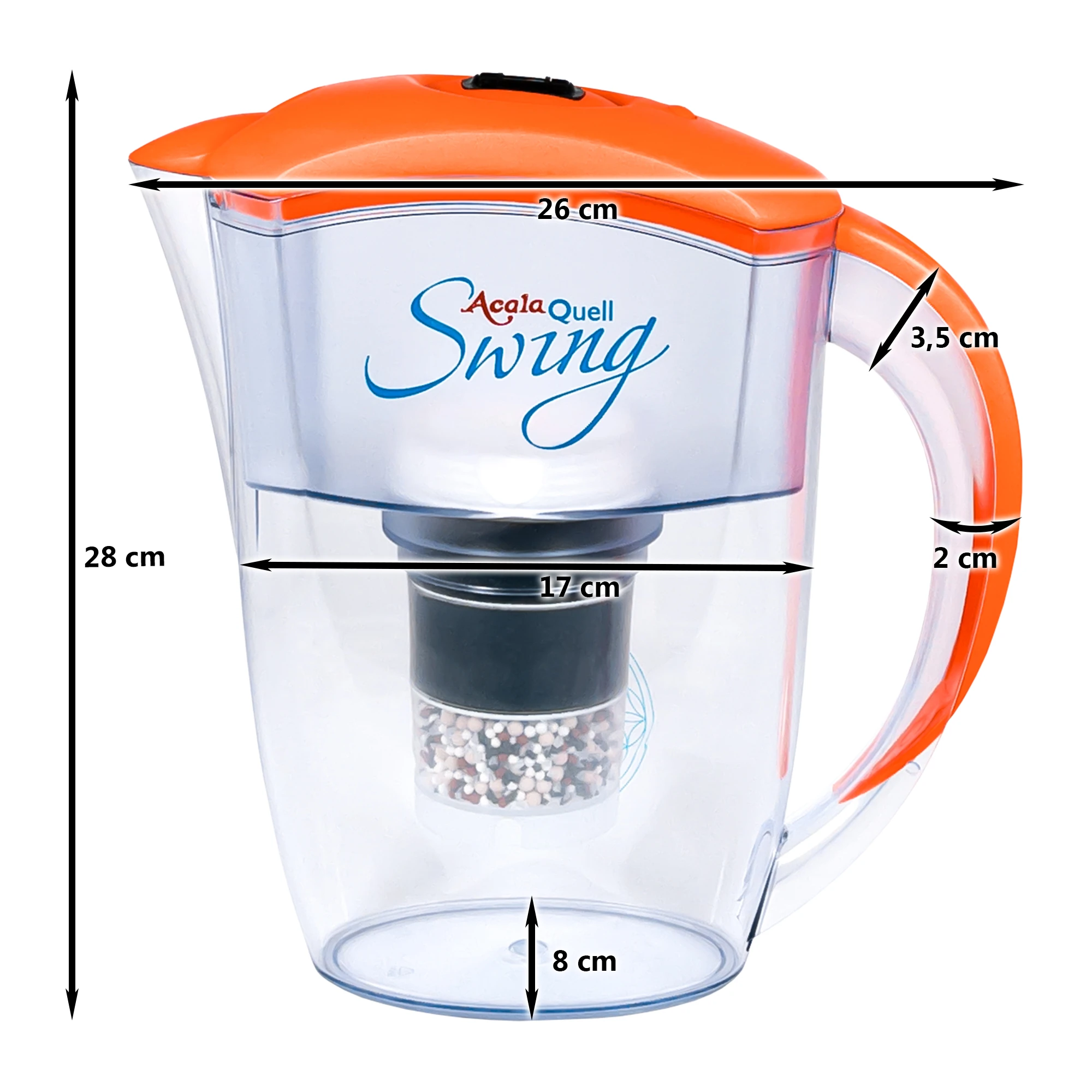 Zu sehen ist der Kannenfilter Swing inklusive einer Filterkartusche und einem Mikroschwamm mit Deckel und Griff in orange, weißer Hintergrund. Man schaut frontal auf den Filter und sieht den Aufdruck AcalaQuell Swing. Am Filter sind Pfeile mit Maßen.