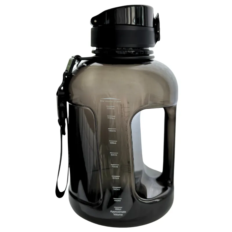 Füllstandsanzeige auf Tritan Trinkflasche in Schwarz