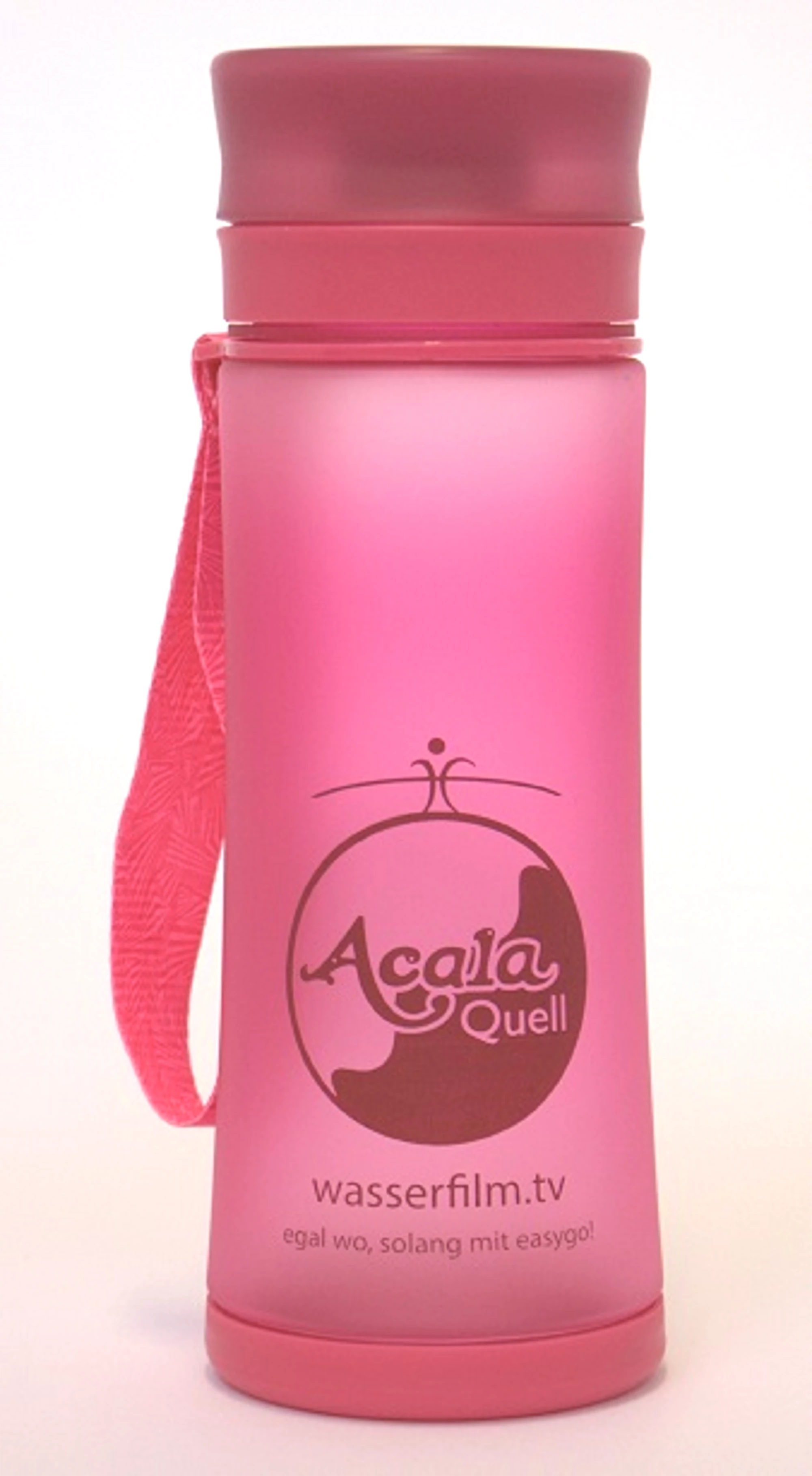 Zu sehen ist eine Trinkflasche in pink vor weißem Hintergrund. Vorne auf der Flasche sieht man das AcalaQuell Logo, darunter steht „Wasserfilm.tv“. An der Seite hängt ein Band vom Deckel der Flasche, womit diese getragen werden kann.