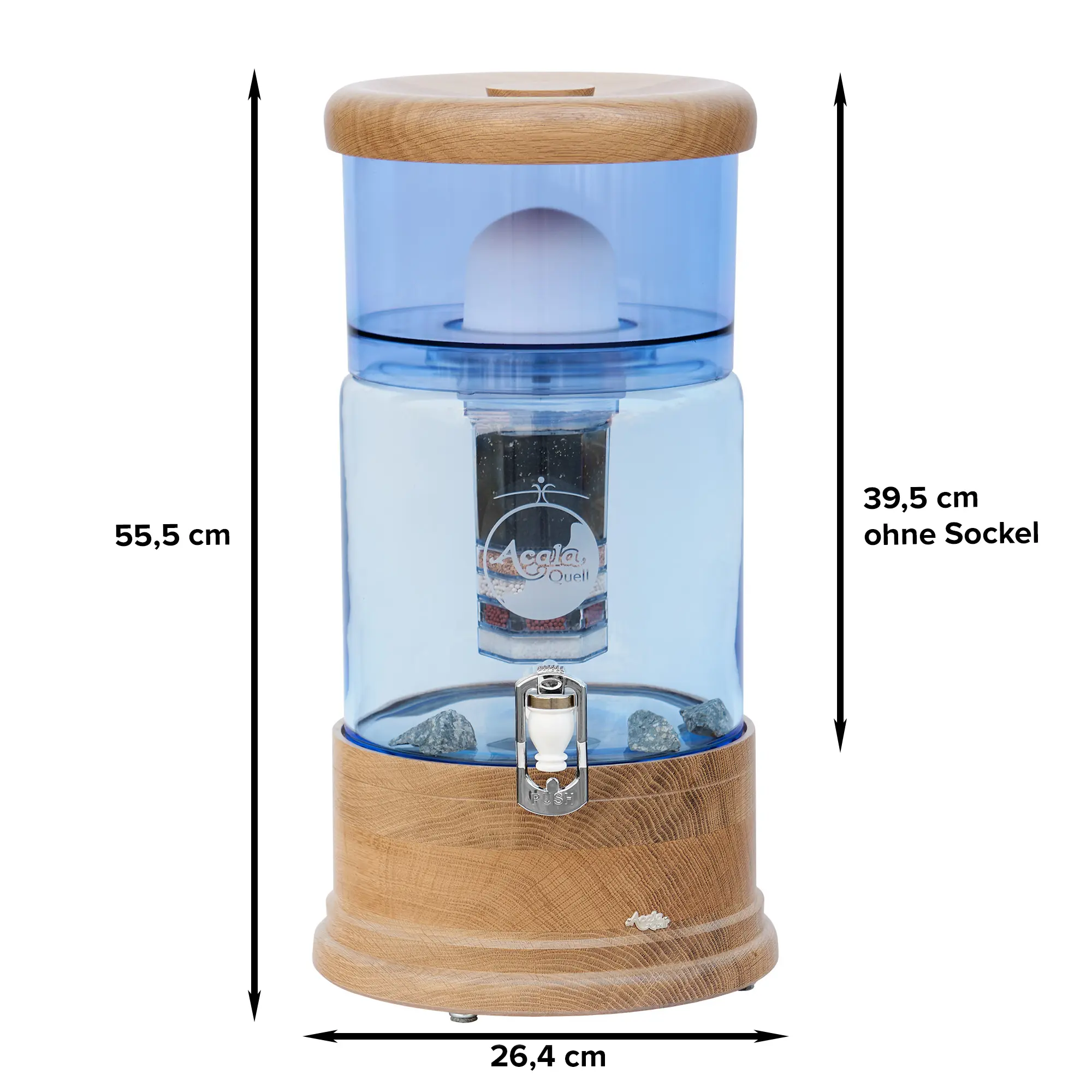 Zu sehen ist der AcalaQuell Smart in blau mit einer Filterkartusche, einem Keramikfilter und Hahn in weiß. Deckel und Sockel sind aus Eiche Echtholz. Auf dem Sockel befindet sich ein silbernes Acala Logo. Seitlich und unten am Filter stehen Maße.