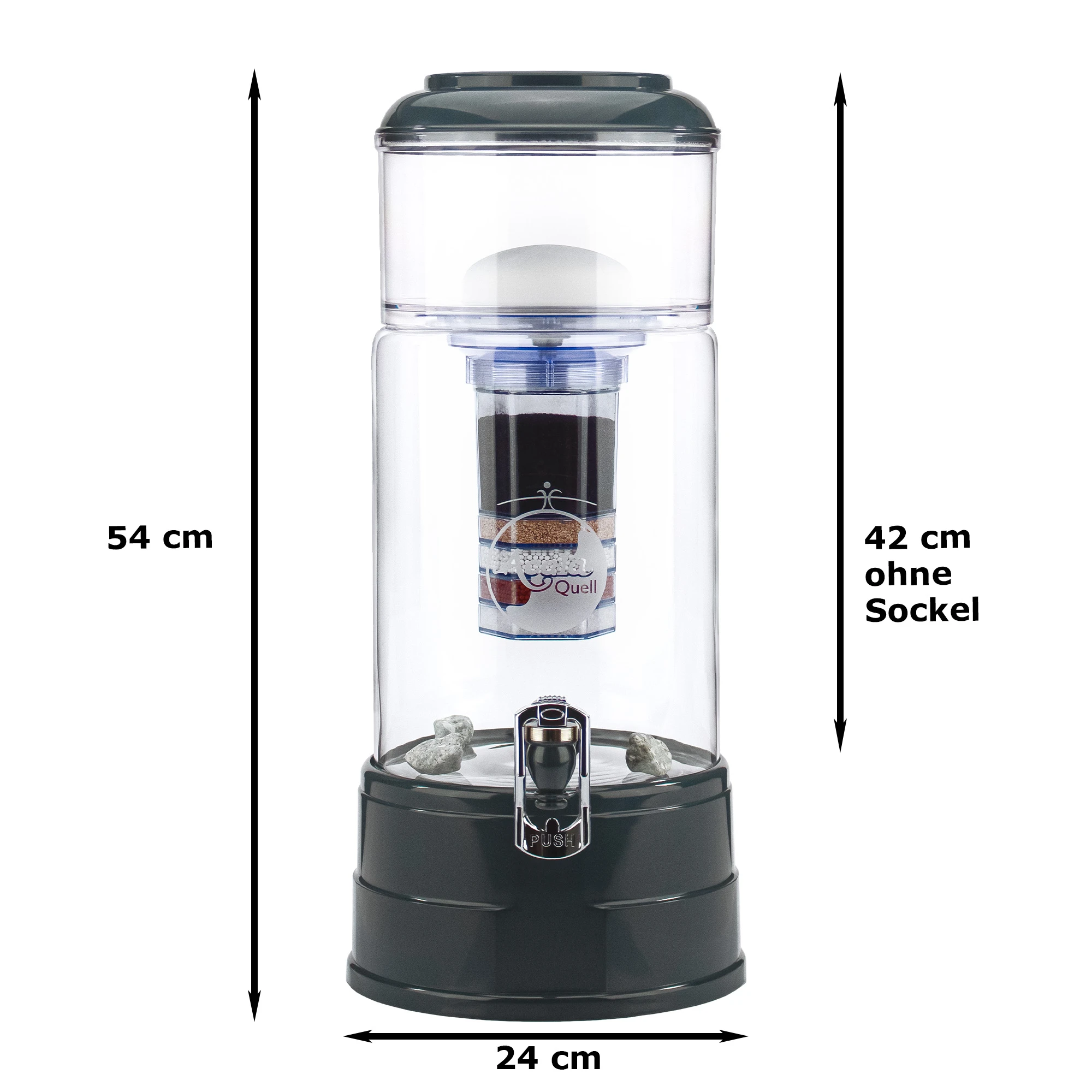 Zu sehen ist der Wasserfilter Midi in kristallklar-anthrazit inklusive Filterkartusche und Keramikfilter, weißer Hintergrund. Sockel, Deckel und Hahn anthrazit, 7L Glastank und oberer Einfüllbehälter in klar. Am Filter stehen seitlich und unten die Maße.