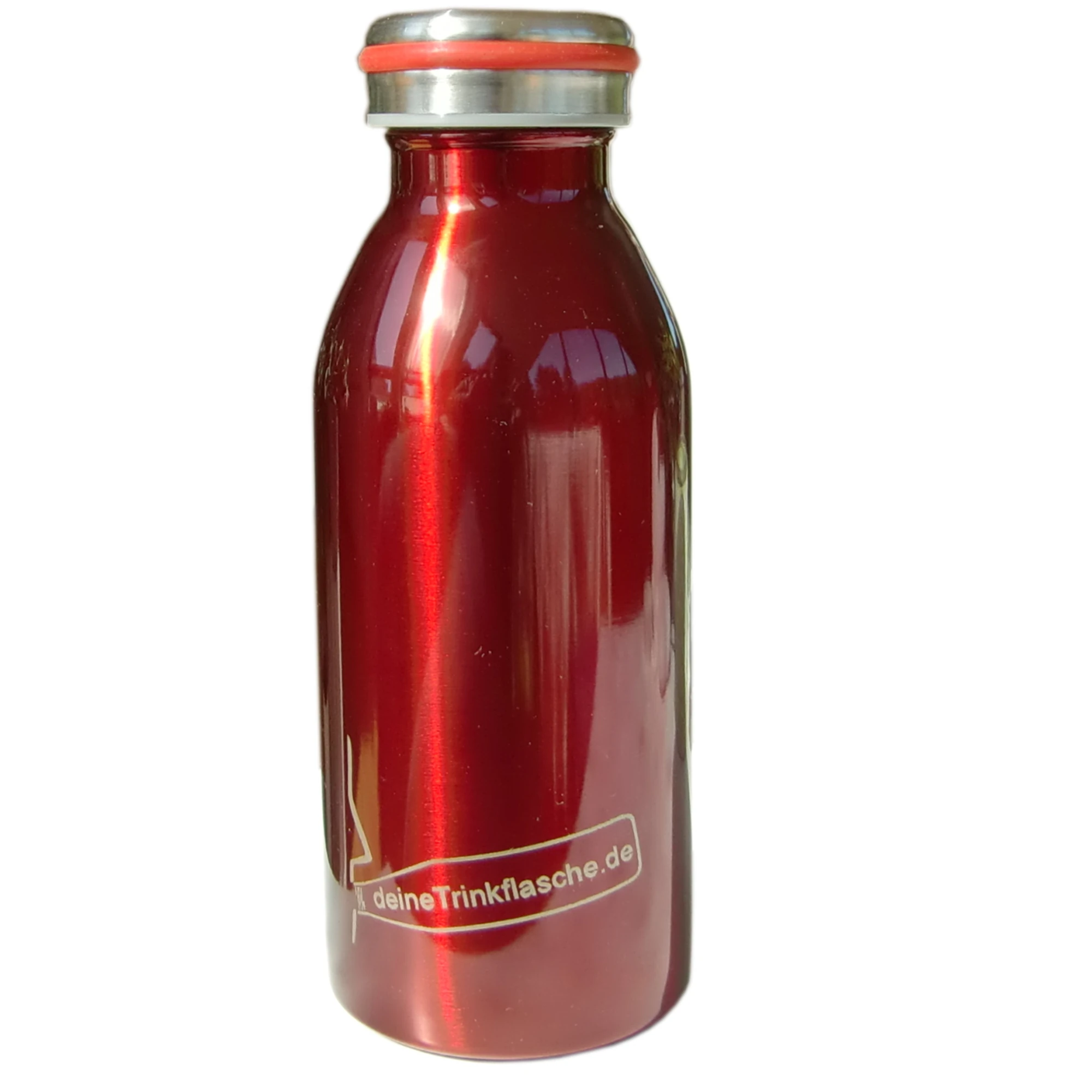 Rote Tehermosflasche mit silbernem Deckel