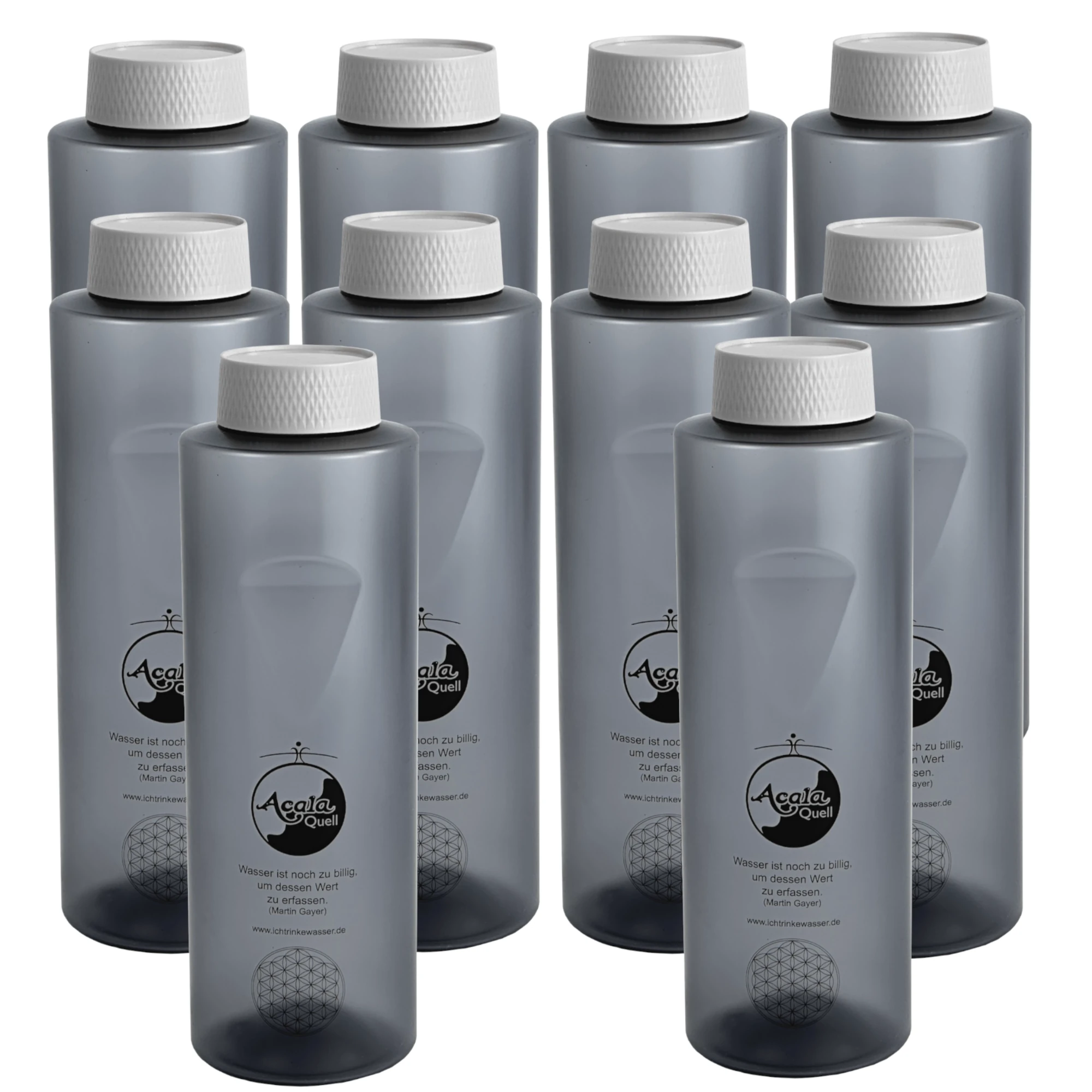 Zehn Tritan Trinkflaschen Grip 0,8L in anthrazit mit weißem Schraubdeckel vor weißem Hintergrund.