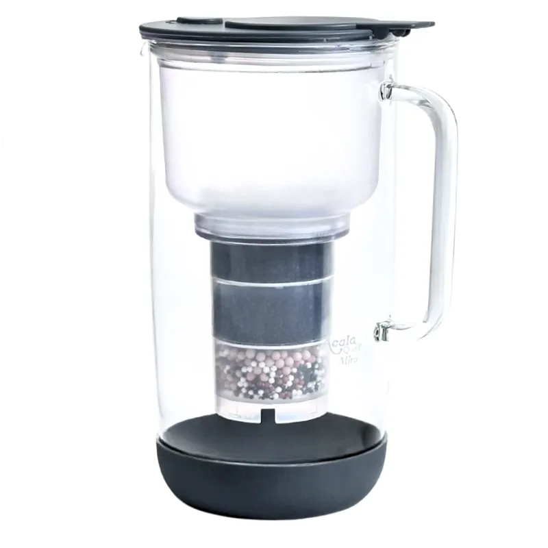 Mira, eine Wasserfilterkanne,der Deckel und der Stoßschutz sind anthrzitfarben