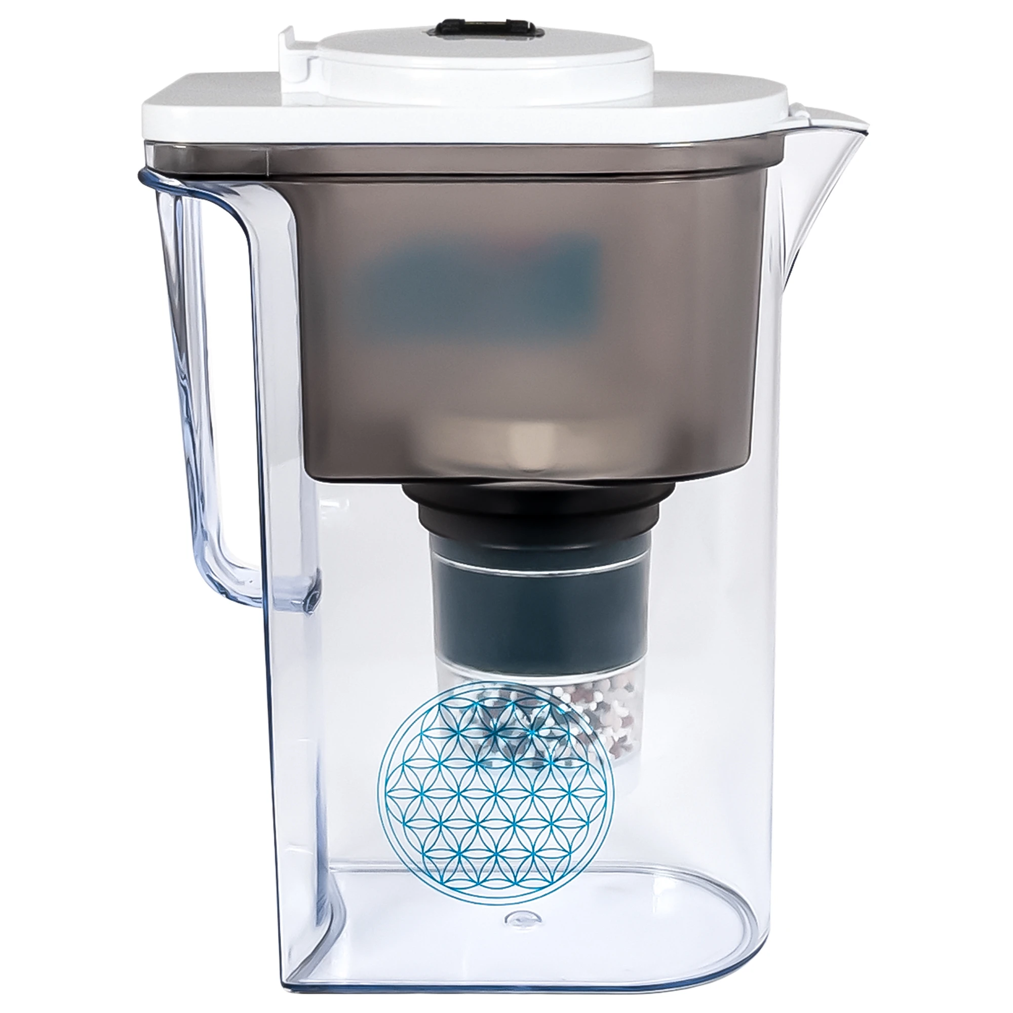 Zu sehen ist der Acala Wassetto Kannen Wasserfilter inklusive einer Filterkartusche und einem Mikroschwamm mit Deckel in weiß vor weißem Hintergrund. Man schaut auf die Rückseite des Filters und sieht die Blume des Lebens aufgedruckt.